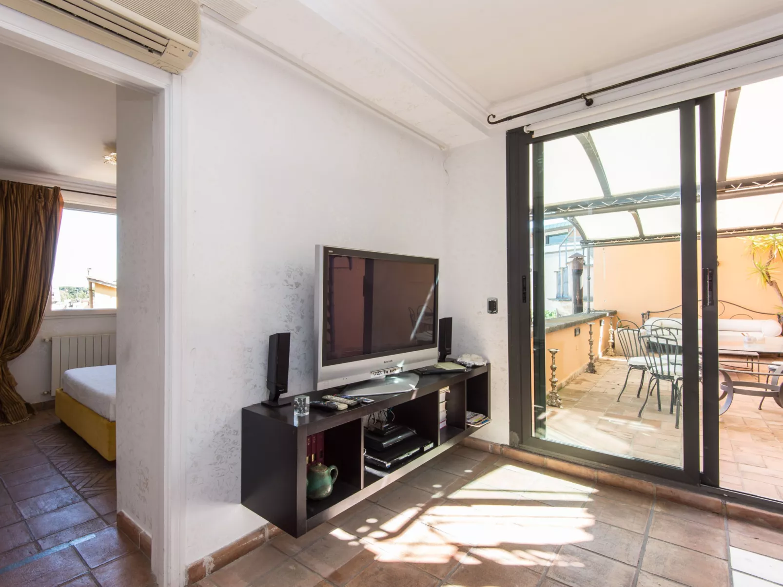 Santa Cecilia View-Inside