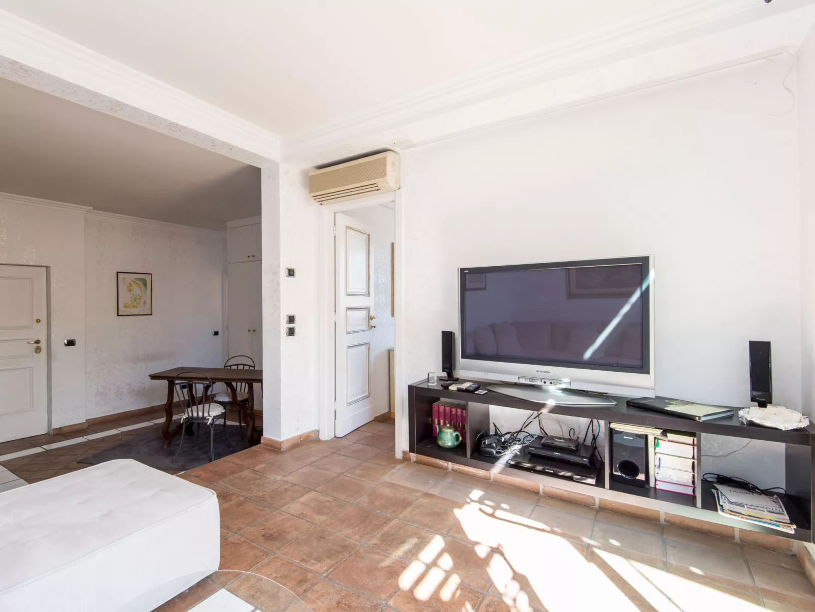 Santa Cecilia View-Inside