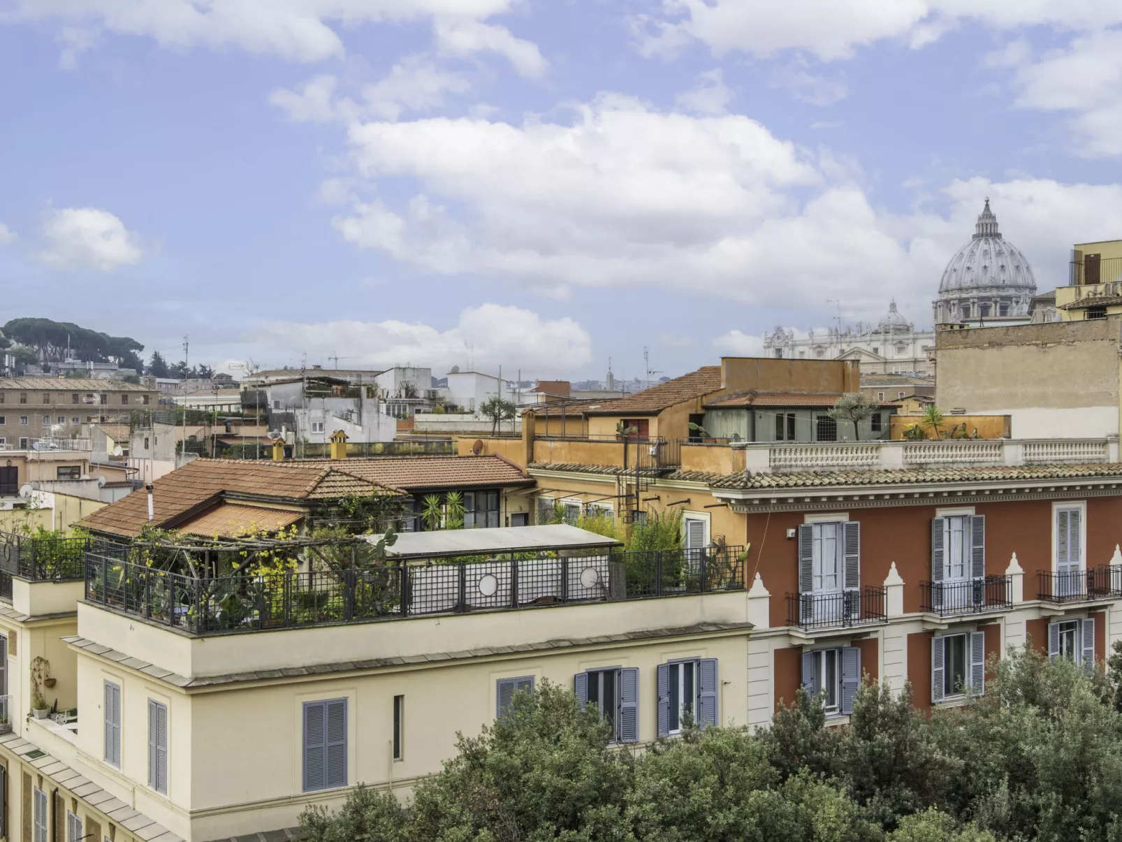 Le Colonne-Outside