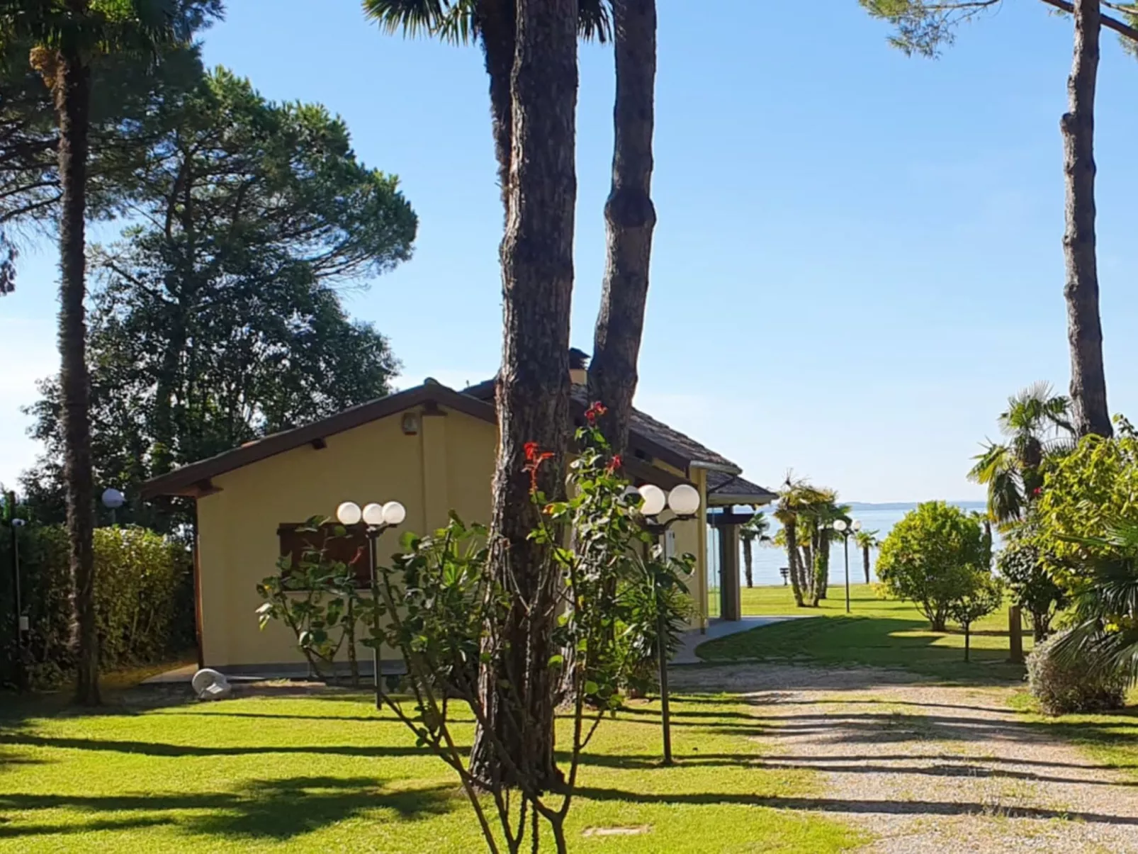 La Spiaggia-Outside