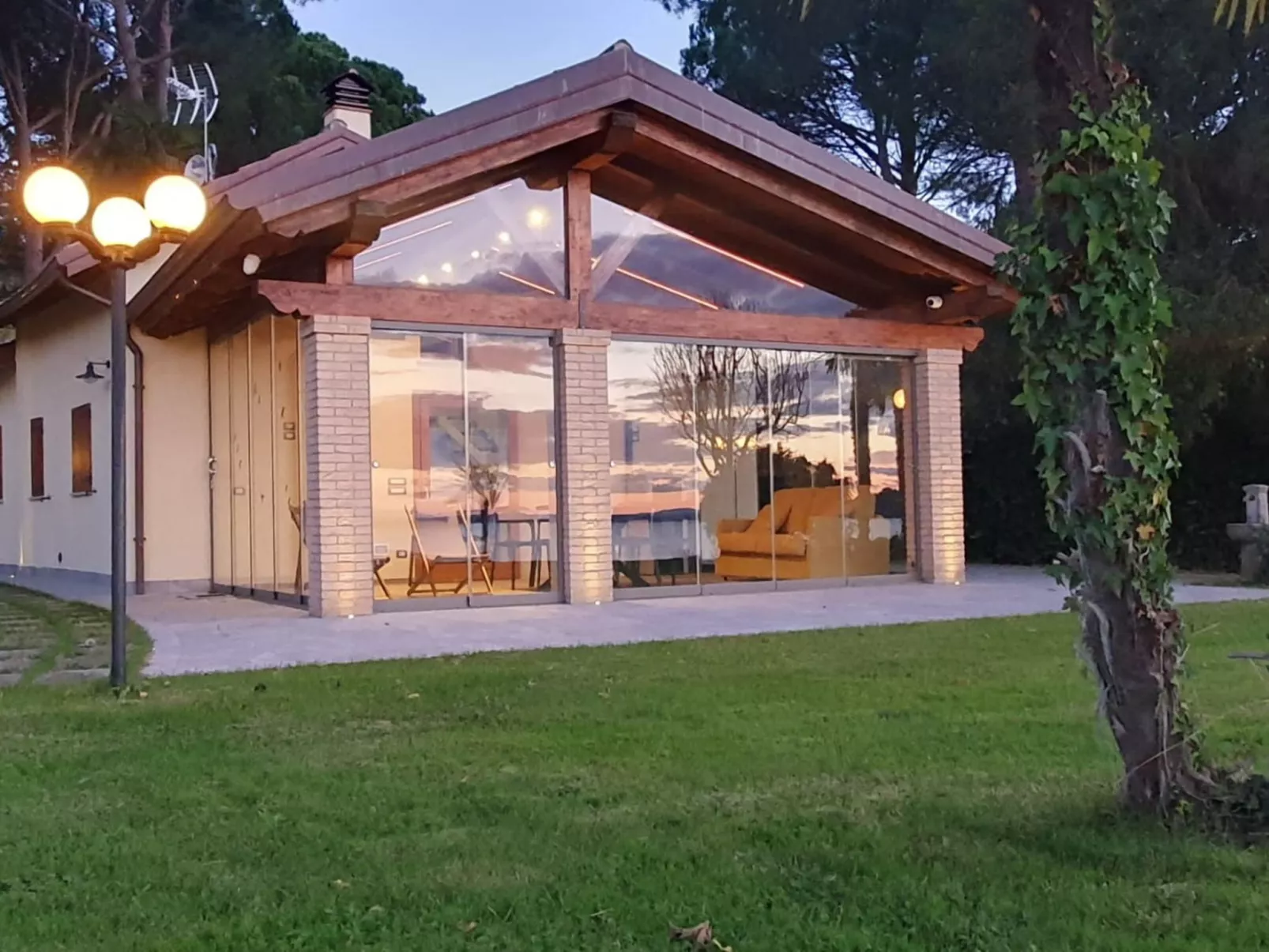 La Spiaggia-Outside
