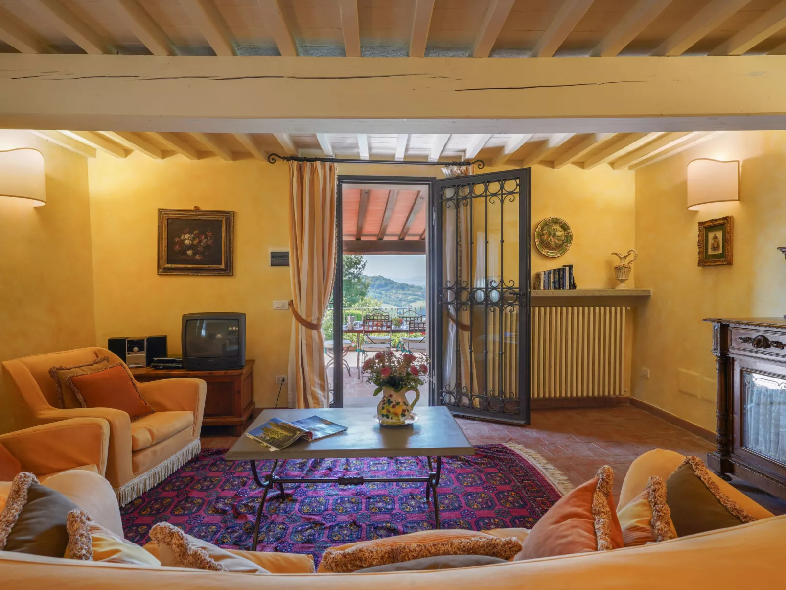La Vista-Inside