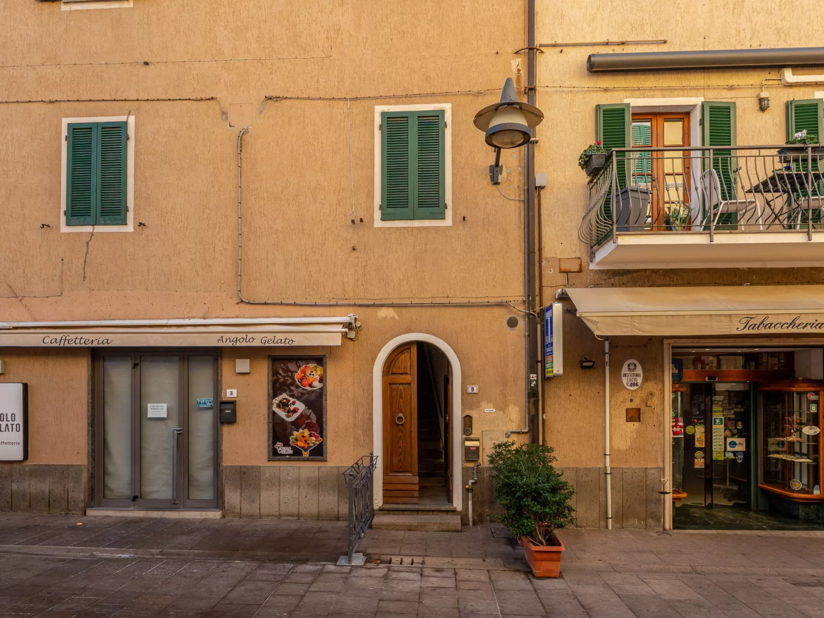 Nel Corso-Outside