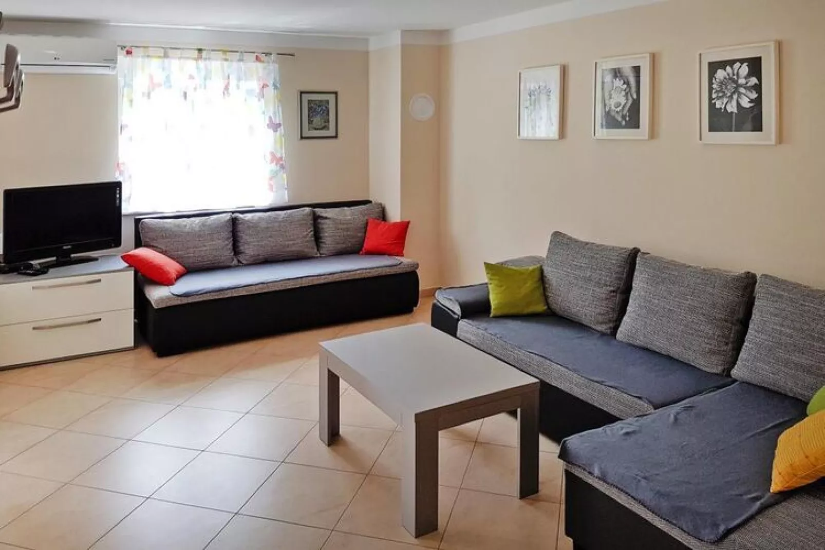 Apartments Branka Starigrad SD-79 Studio SA-01 2-4 Pers-Living room