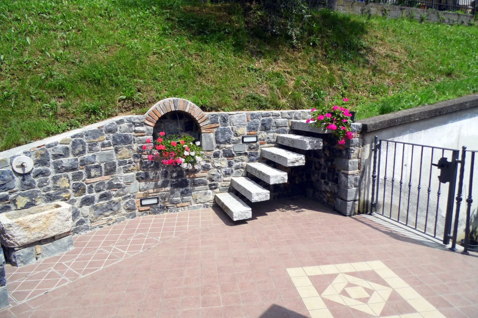 Belvedere-Gardens in summer