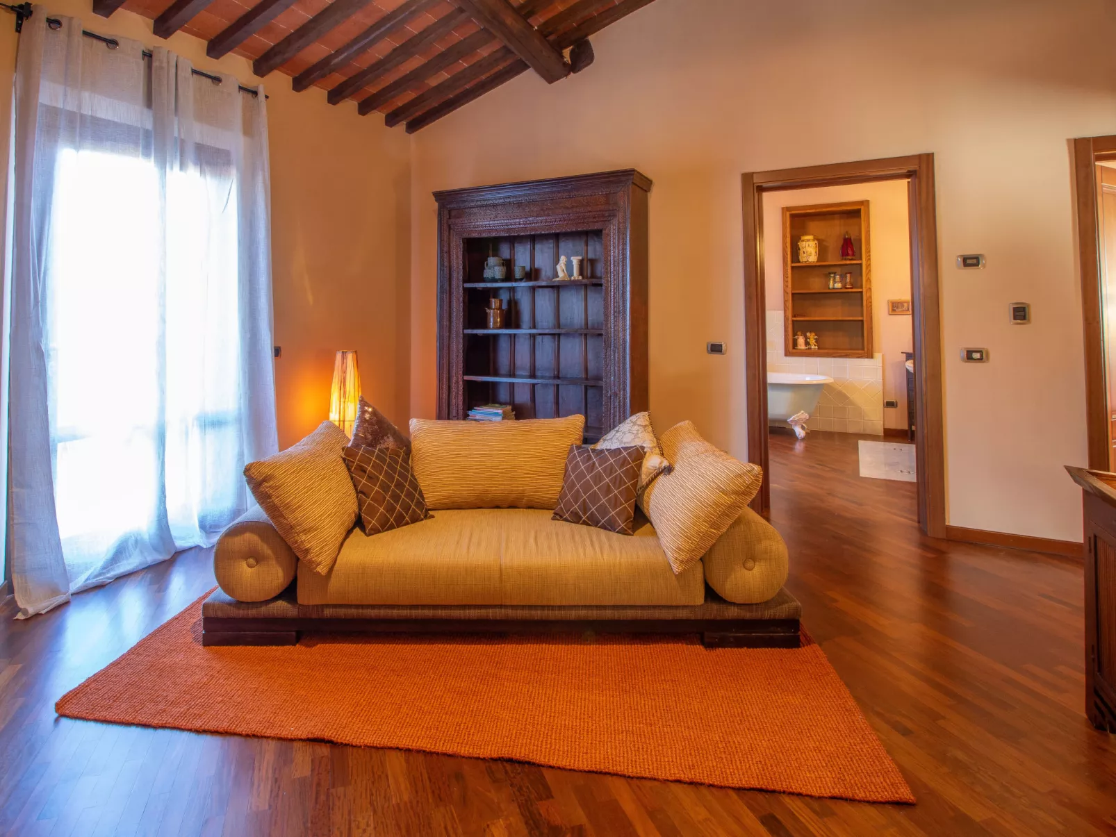 Croce-Inside