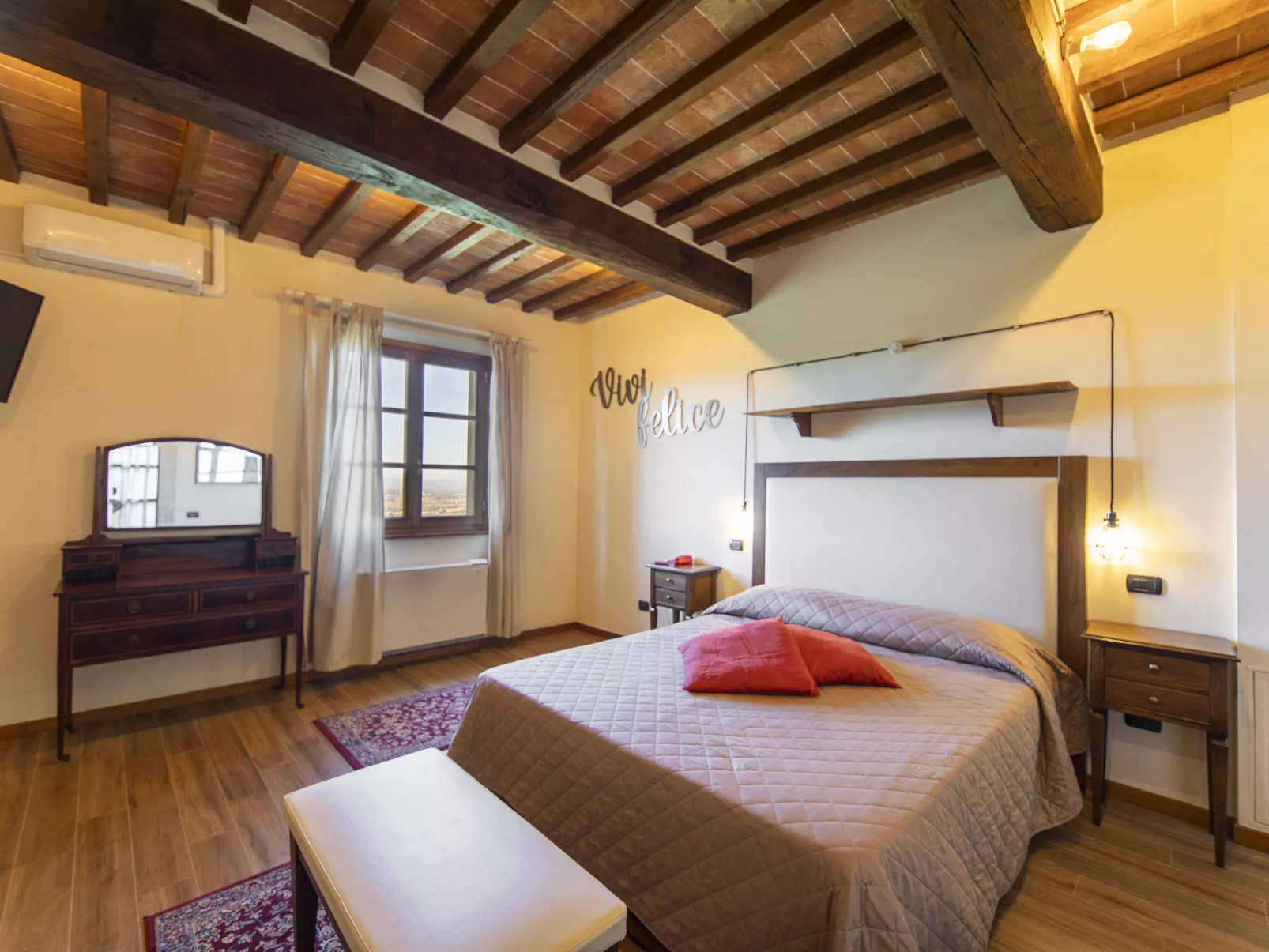 Borgo Carradori-Inside