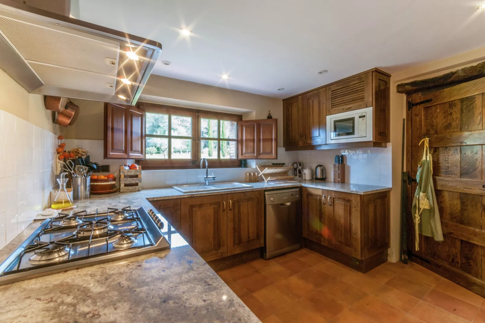 Masia Can Roca de Dalt-Kitchen