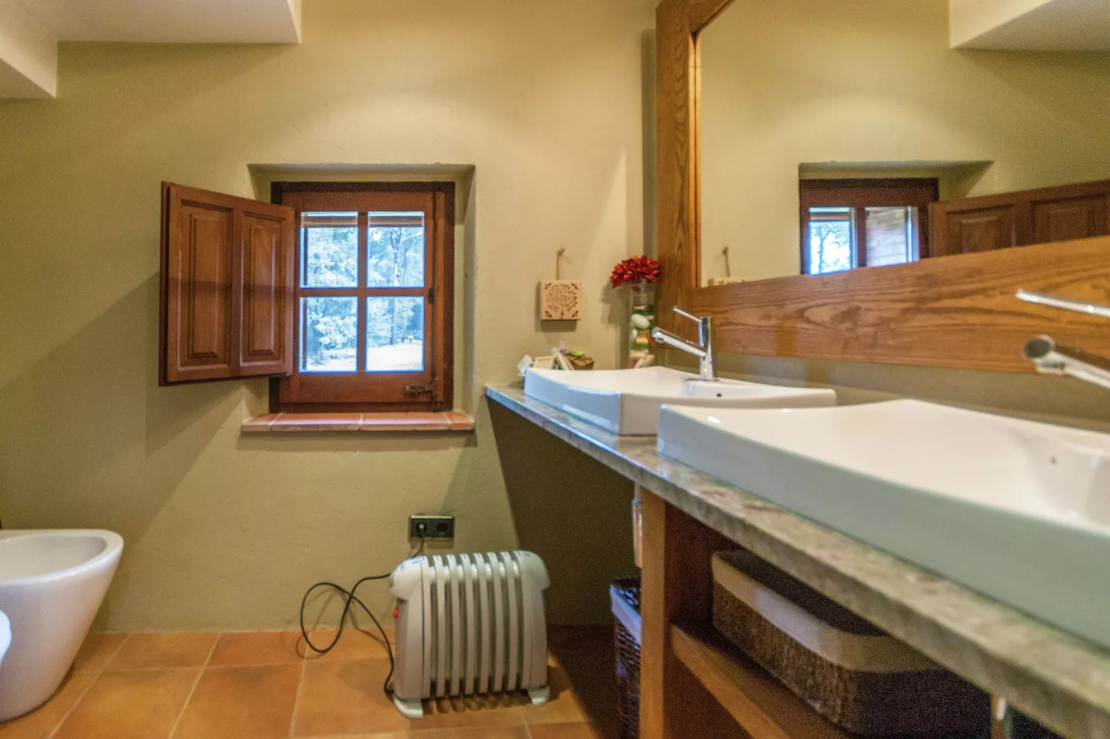 Masia Can Roca de Dalt-Bathroom