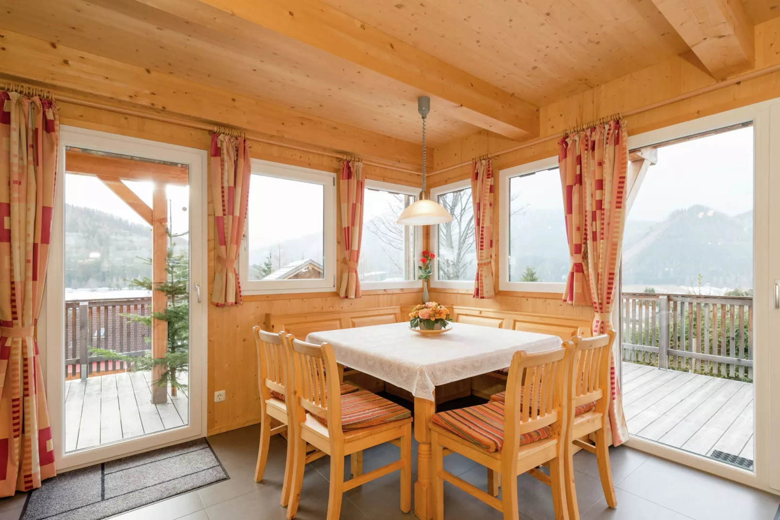 Chalet Eresma-Dining room
