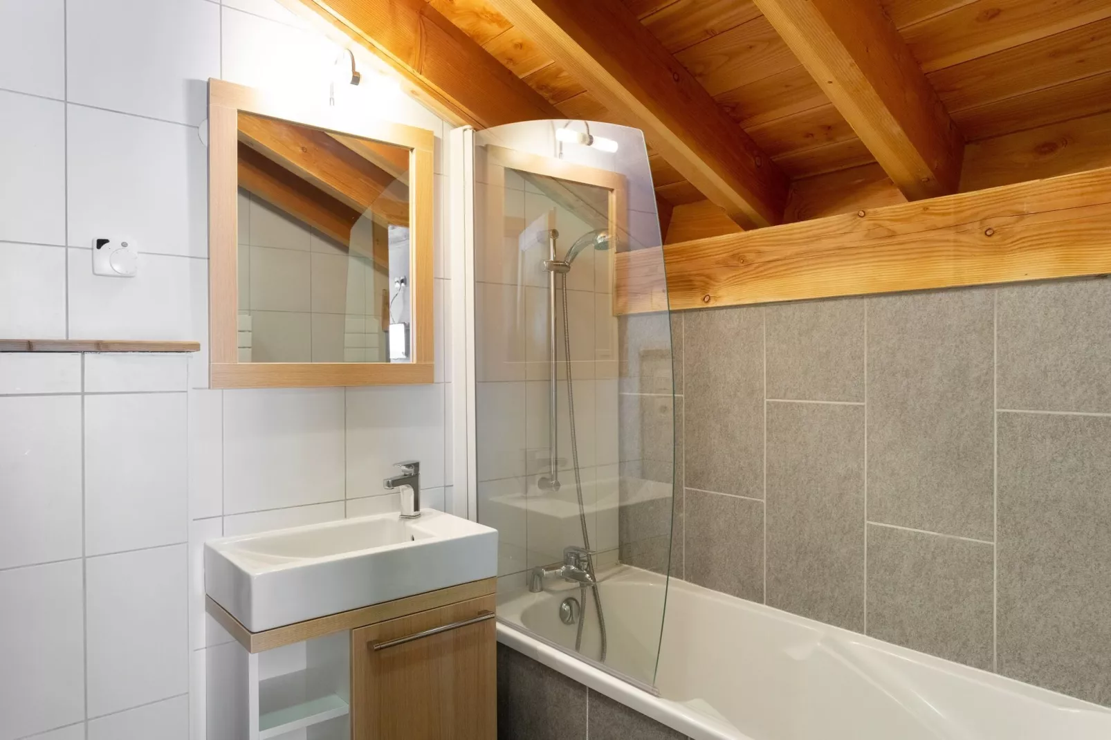 Les Portes du Grand Massif 1-Badezimmer