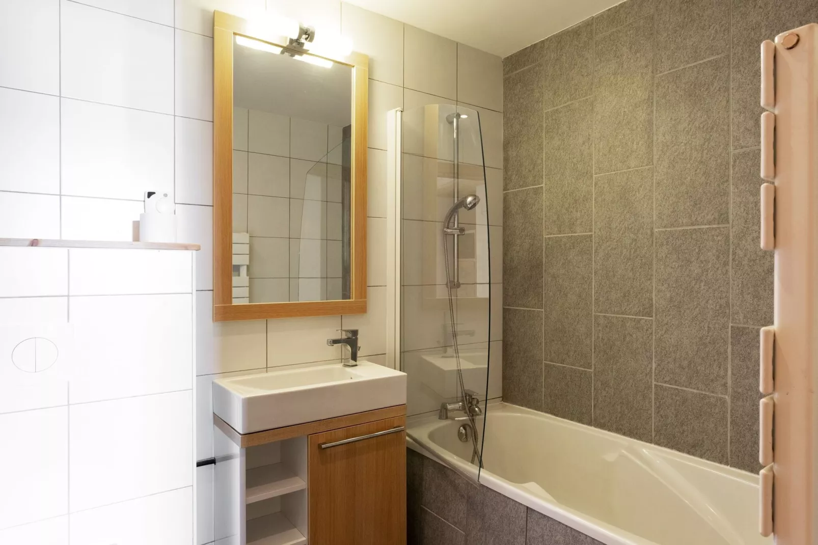 Les Portes du Grand Massif 1-Badezimmer