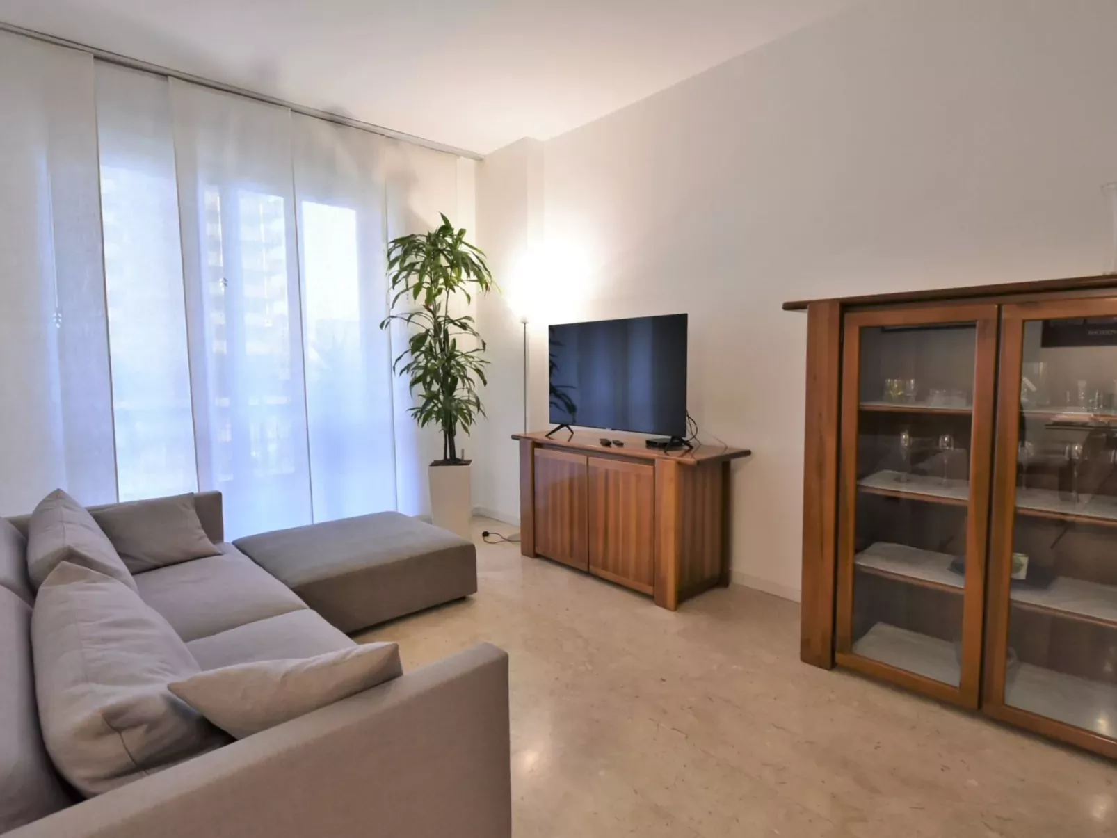 Bacchiglione Garden View-Inside