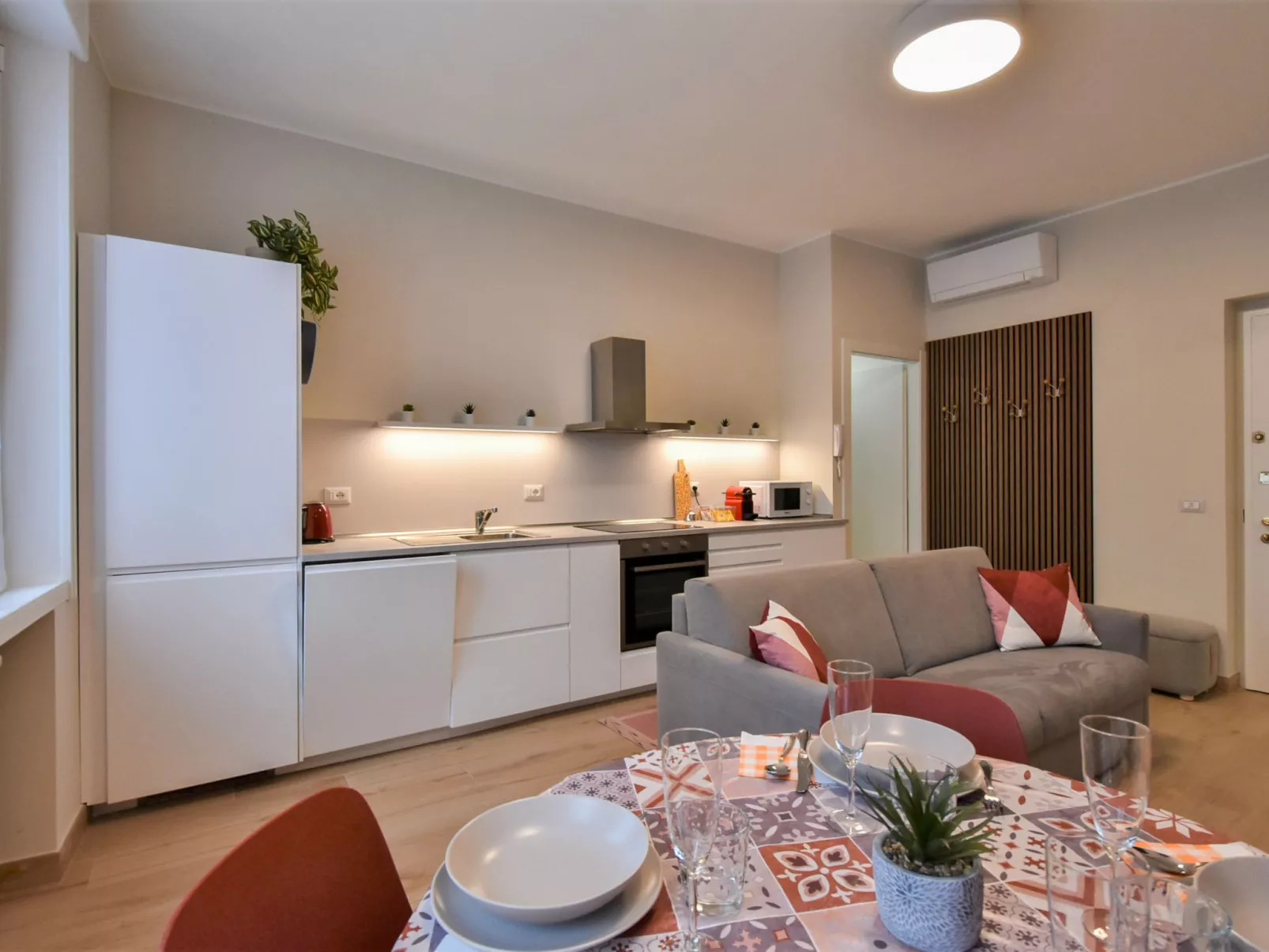 Pirelli Central Station Apartment-Inside
