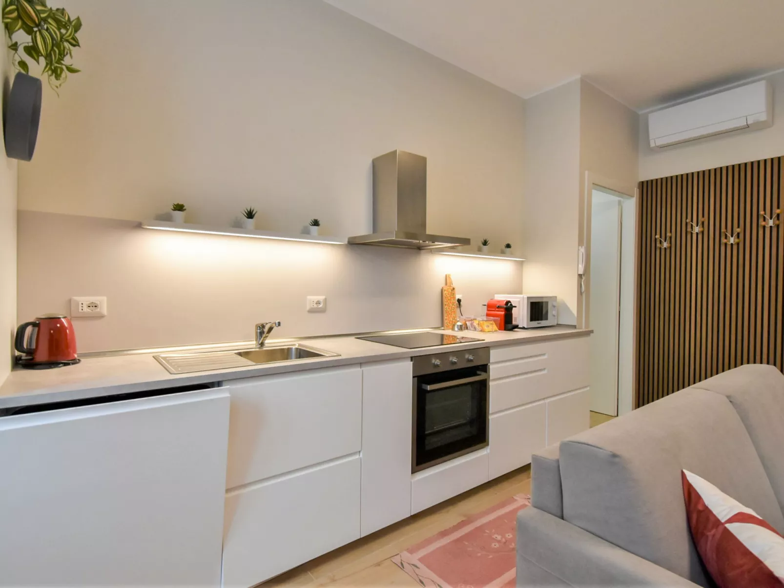 Pirelli Central Station Apartment-Inside