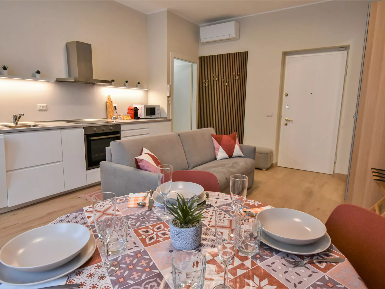 Pirelli Central Station Apartment-Inside
