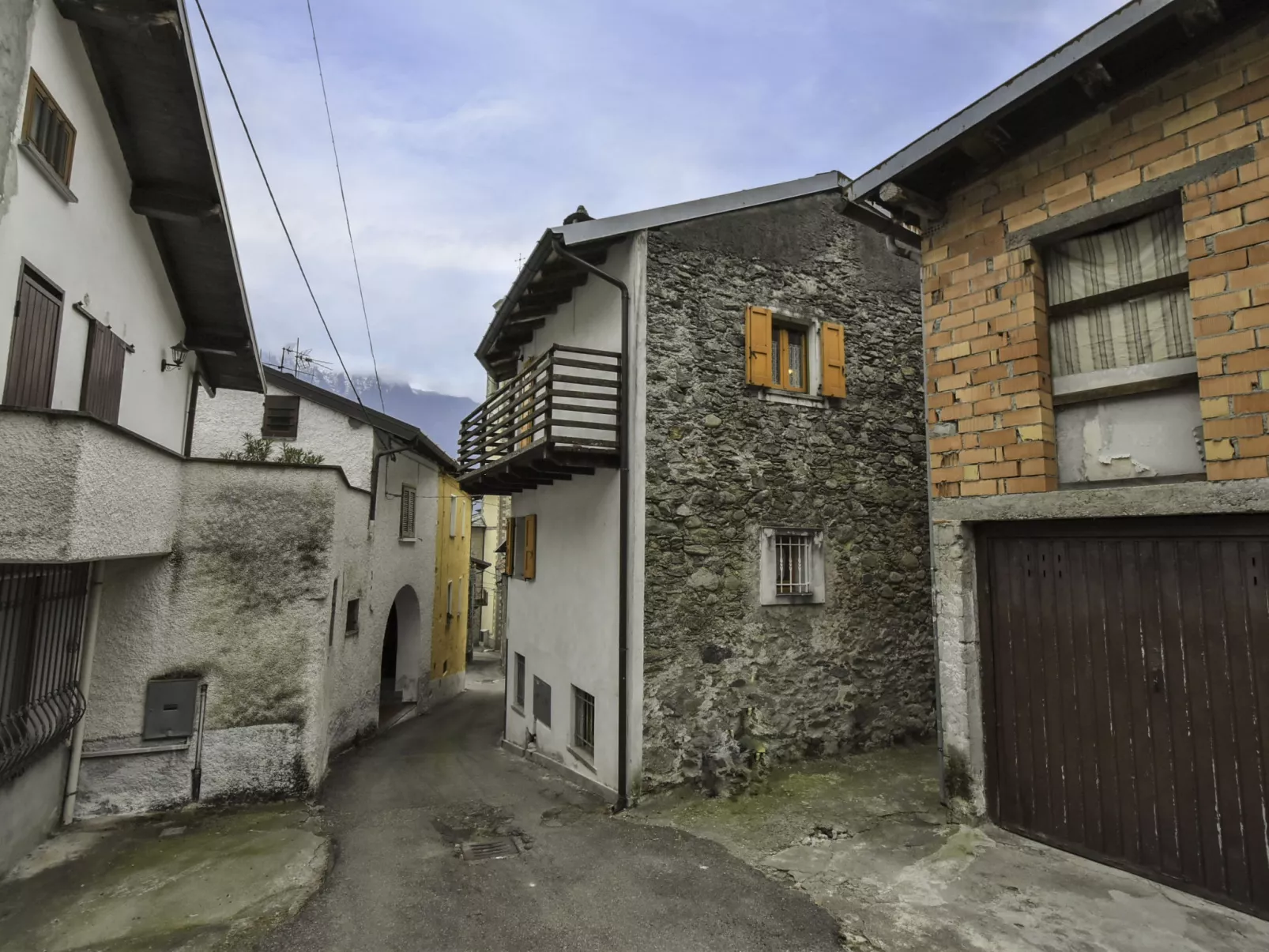 Dubino Home-Outside