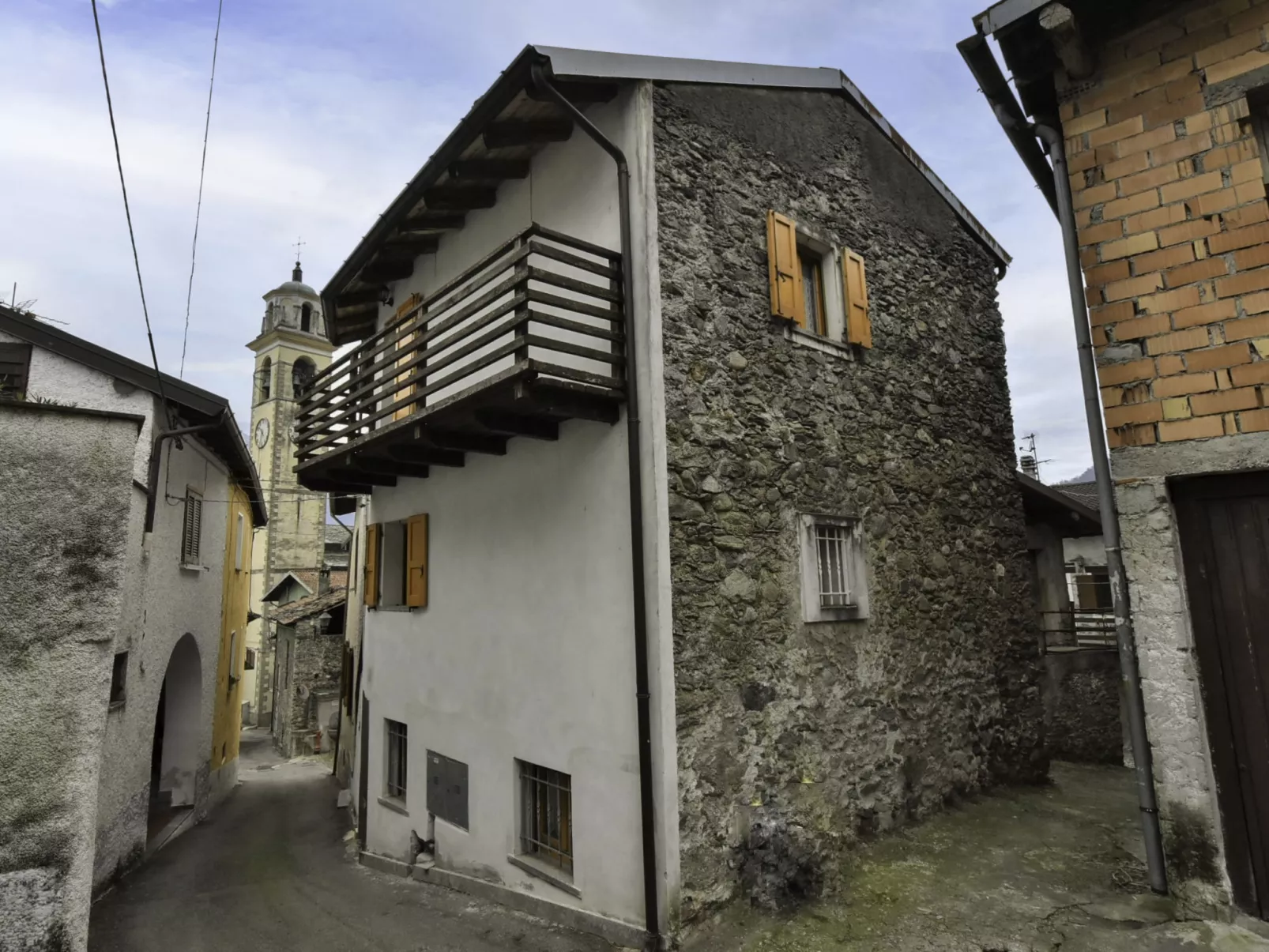 Dubino Home-Outside