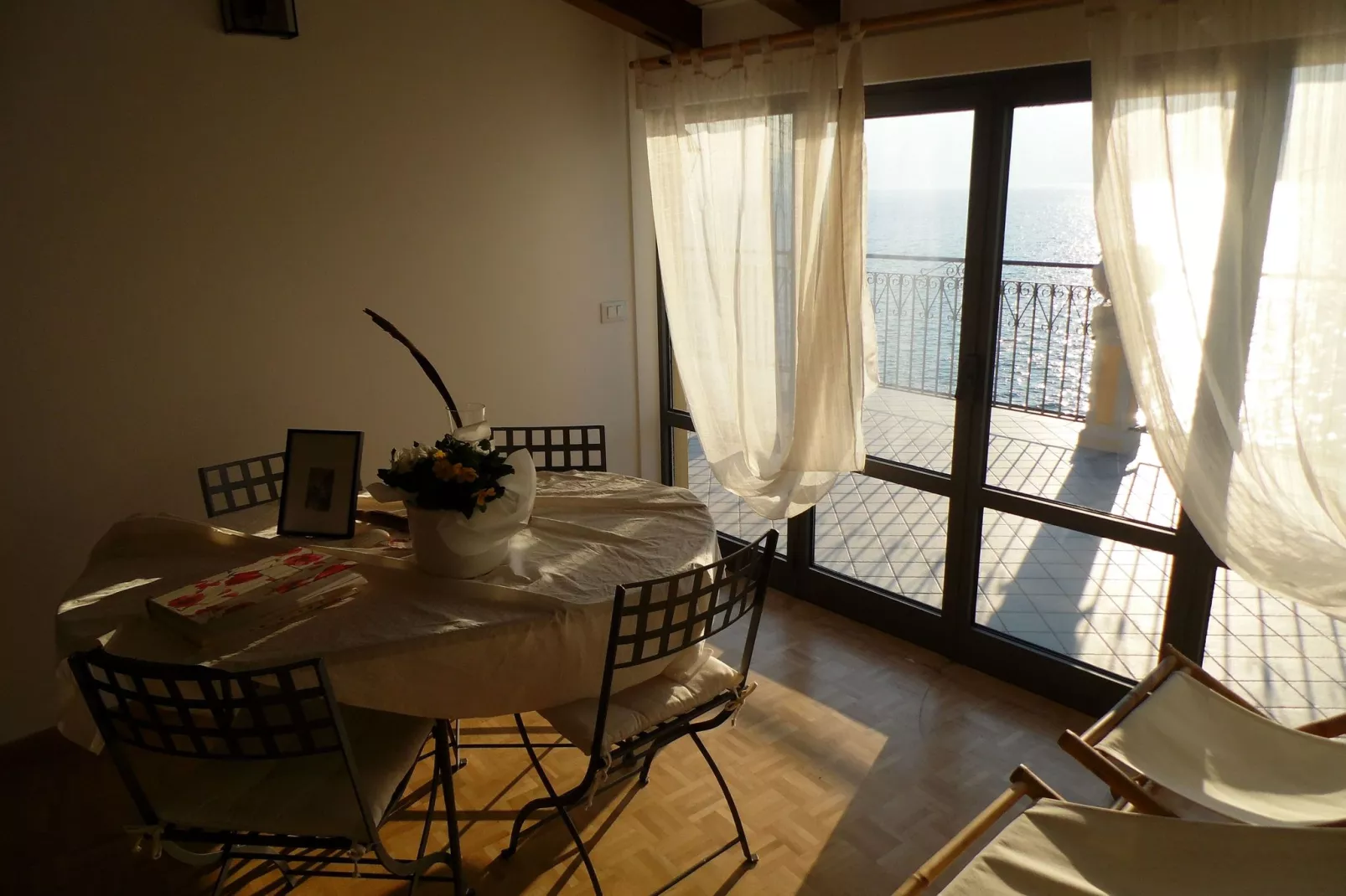 Maison Jaune-Esszimmer