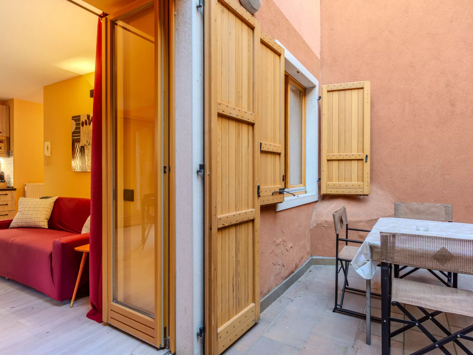 Welcome 2 Riva-Inside
