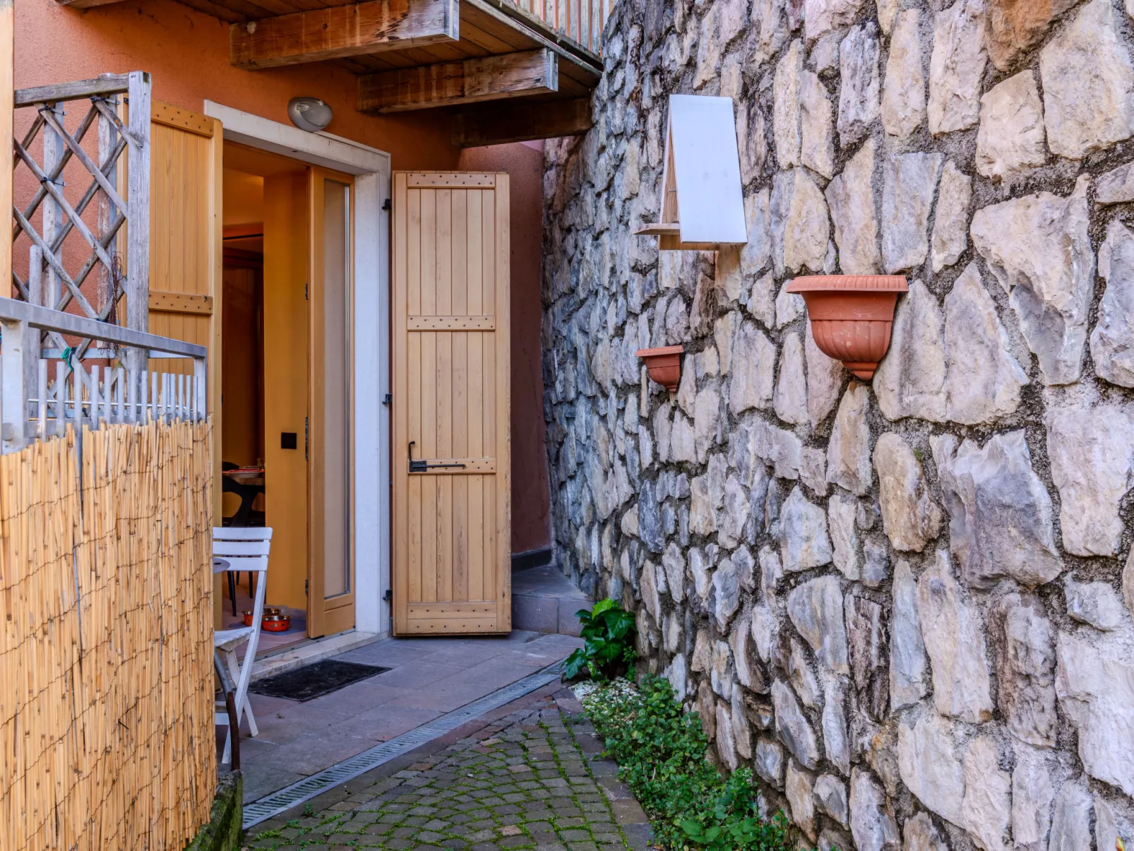 Welcome 2 Riva-Inside
