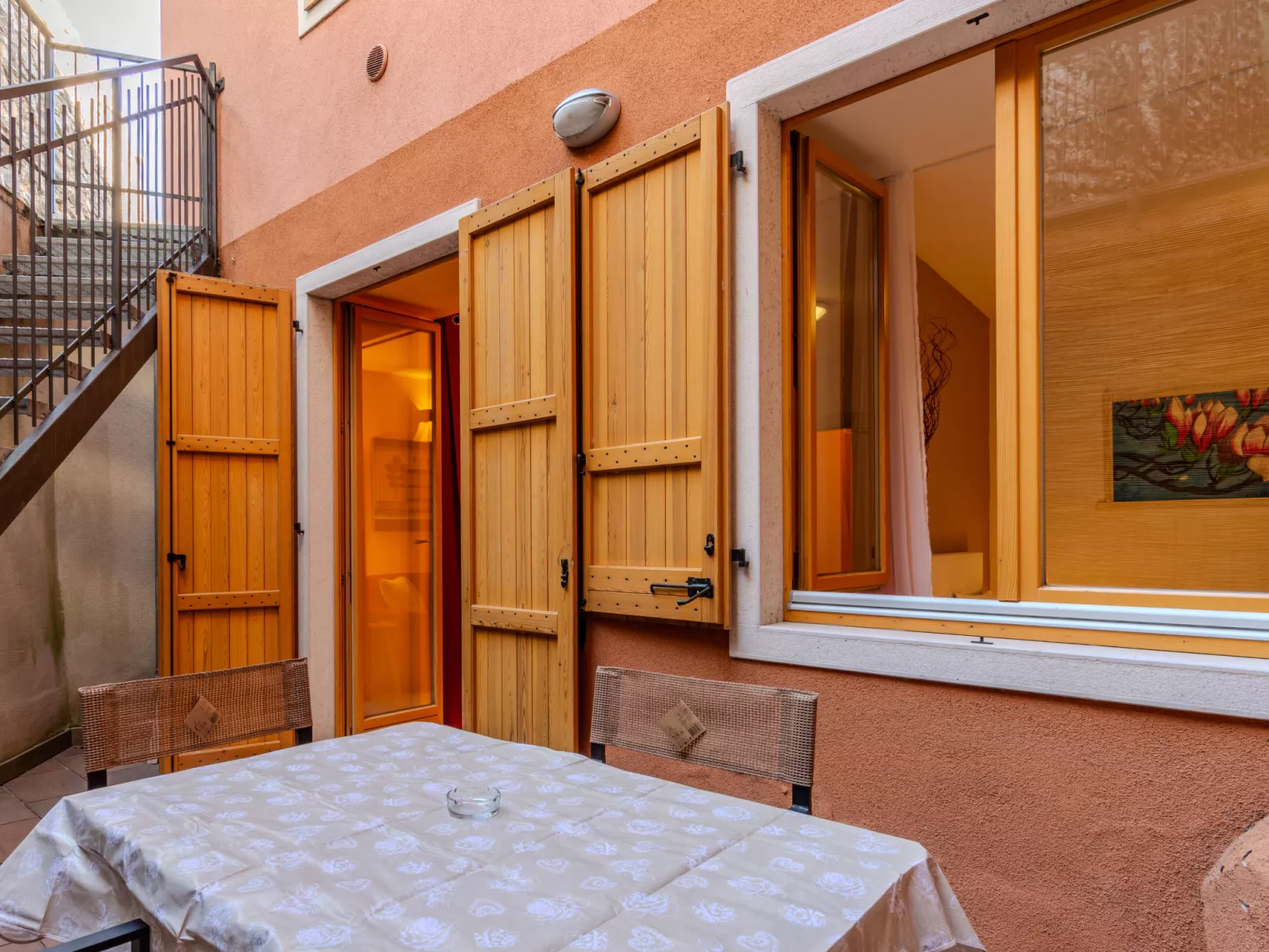 Welcome 2 Riva-Inside