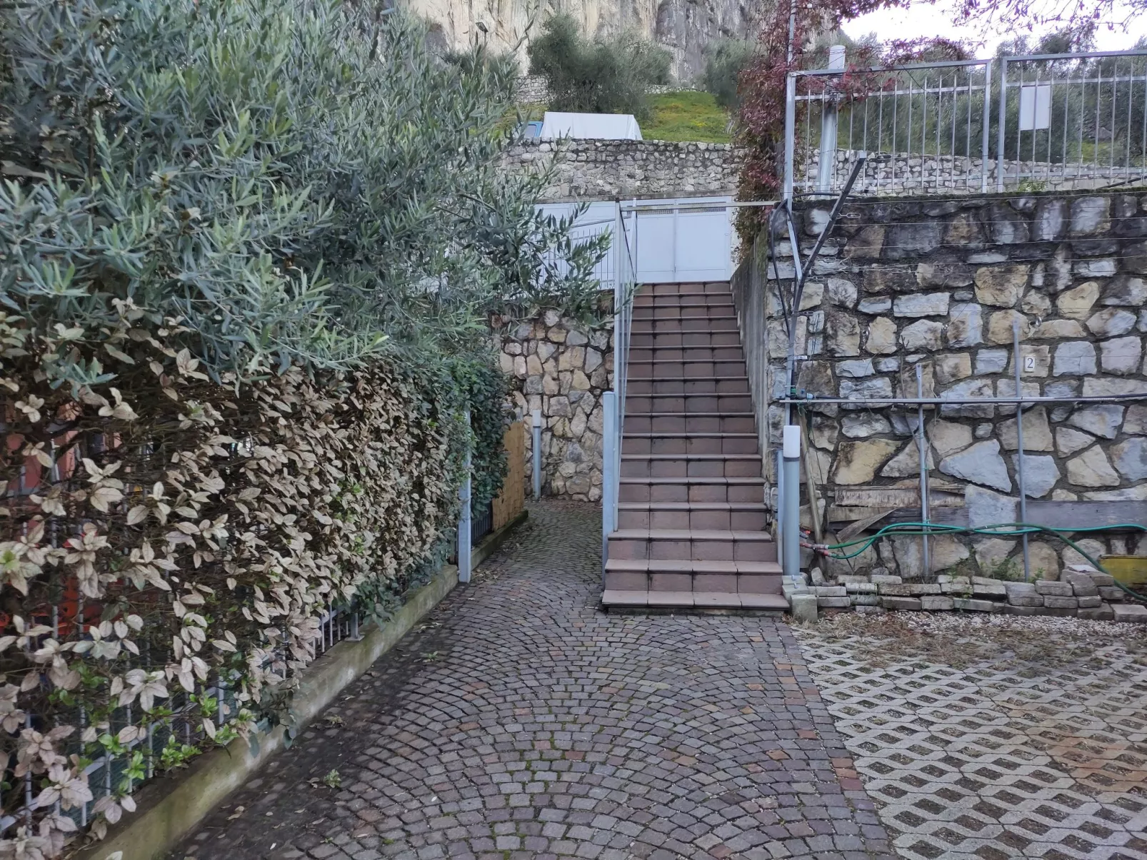 Welcome 2 Riva-Outside