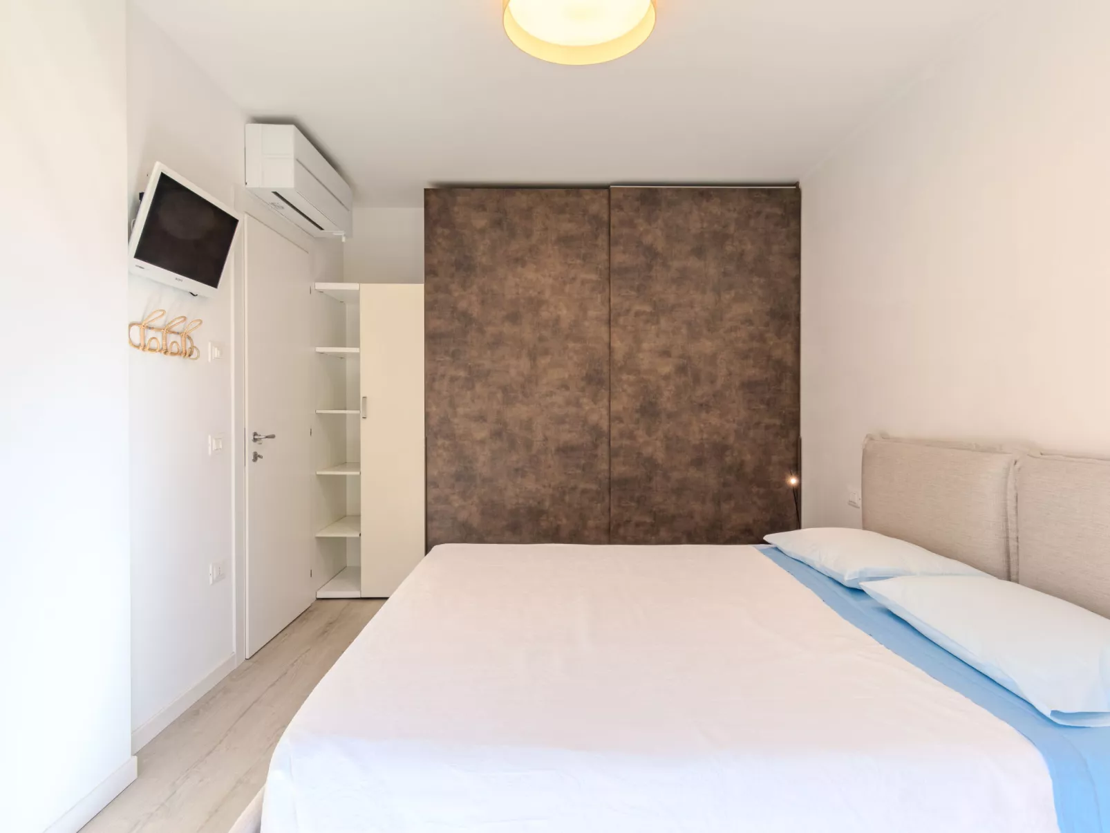 Garden Apartment-Inside