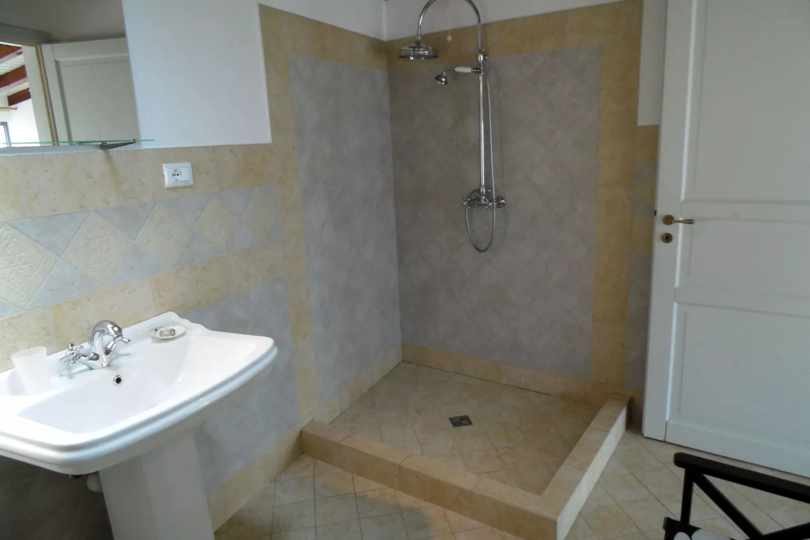 Maison Jaune-Badezimmer