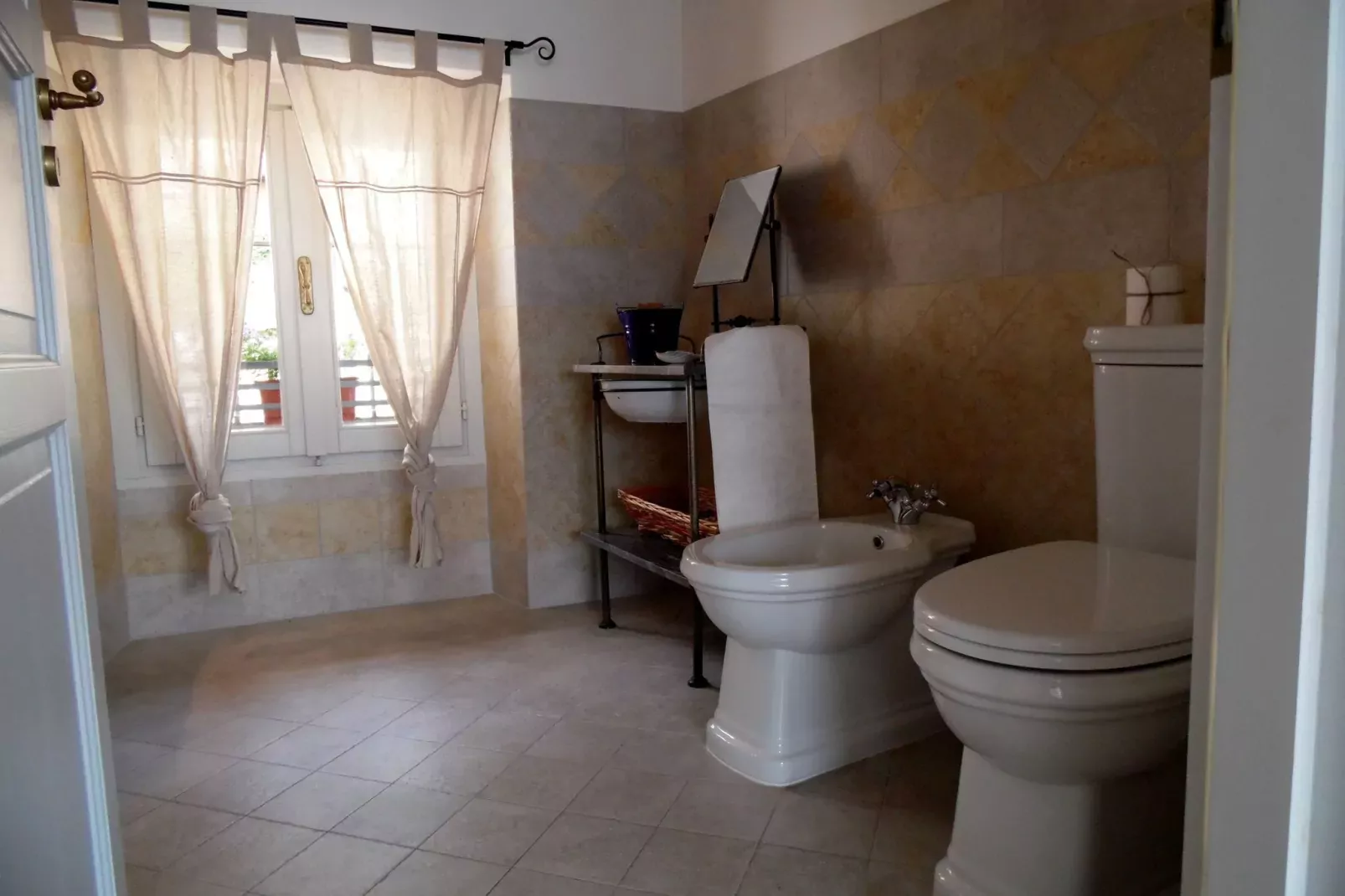Maison Jaune-Badezimmer