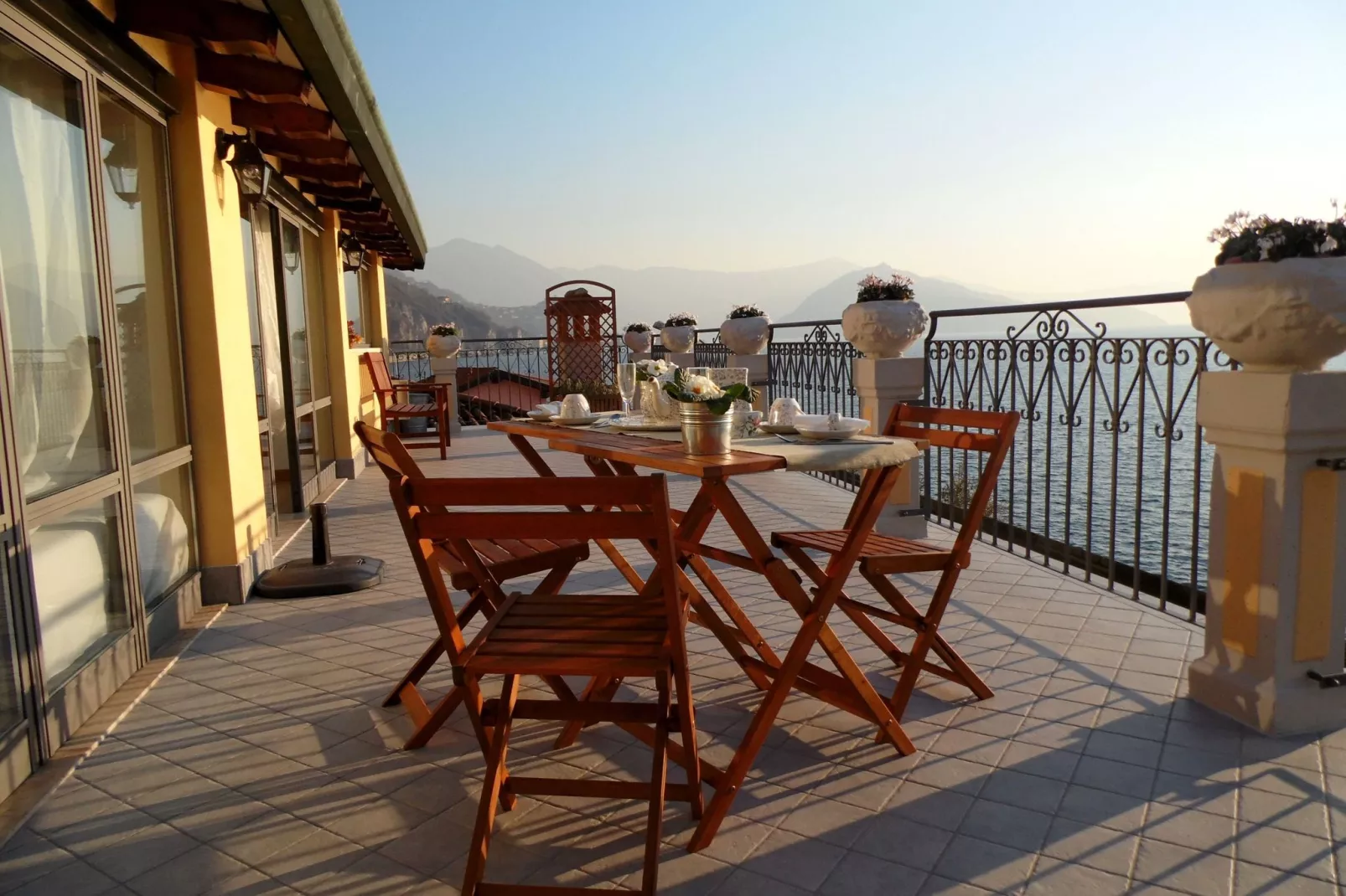 Maison Jaune-Terrassenbalkon