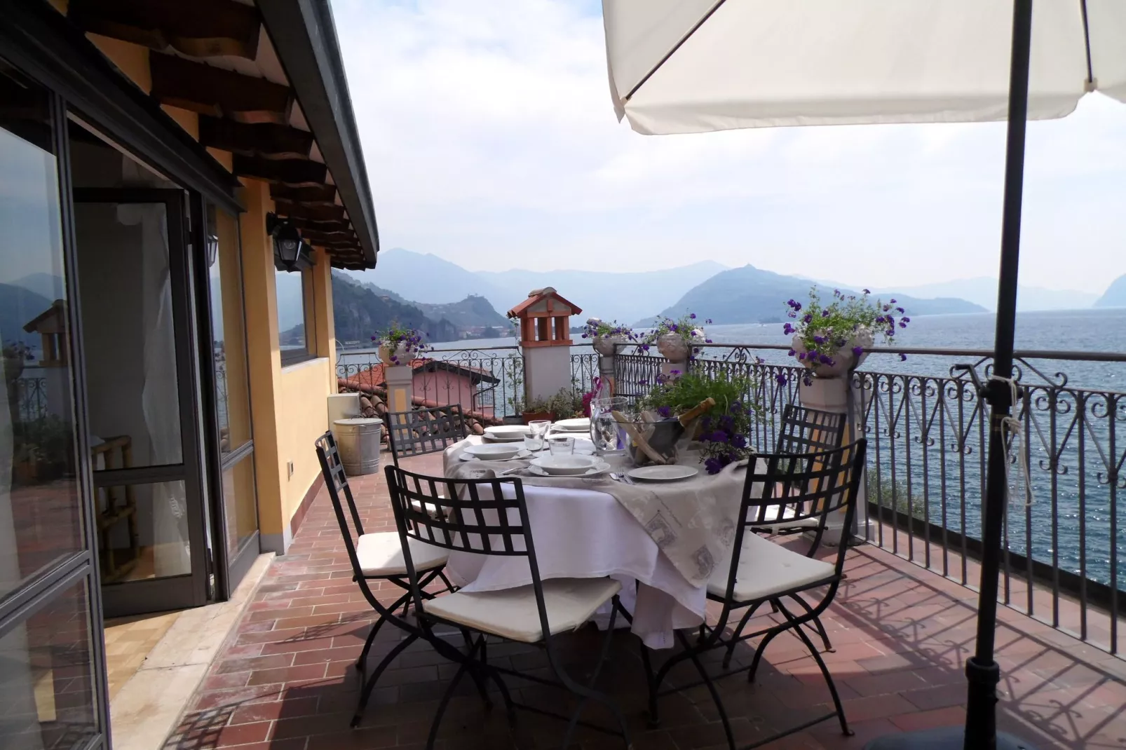 Maison Jaune-Terrassenbalkon