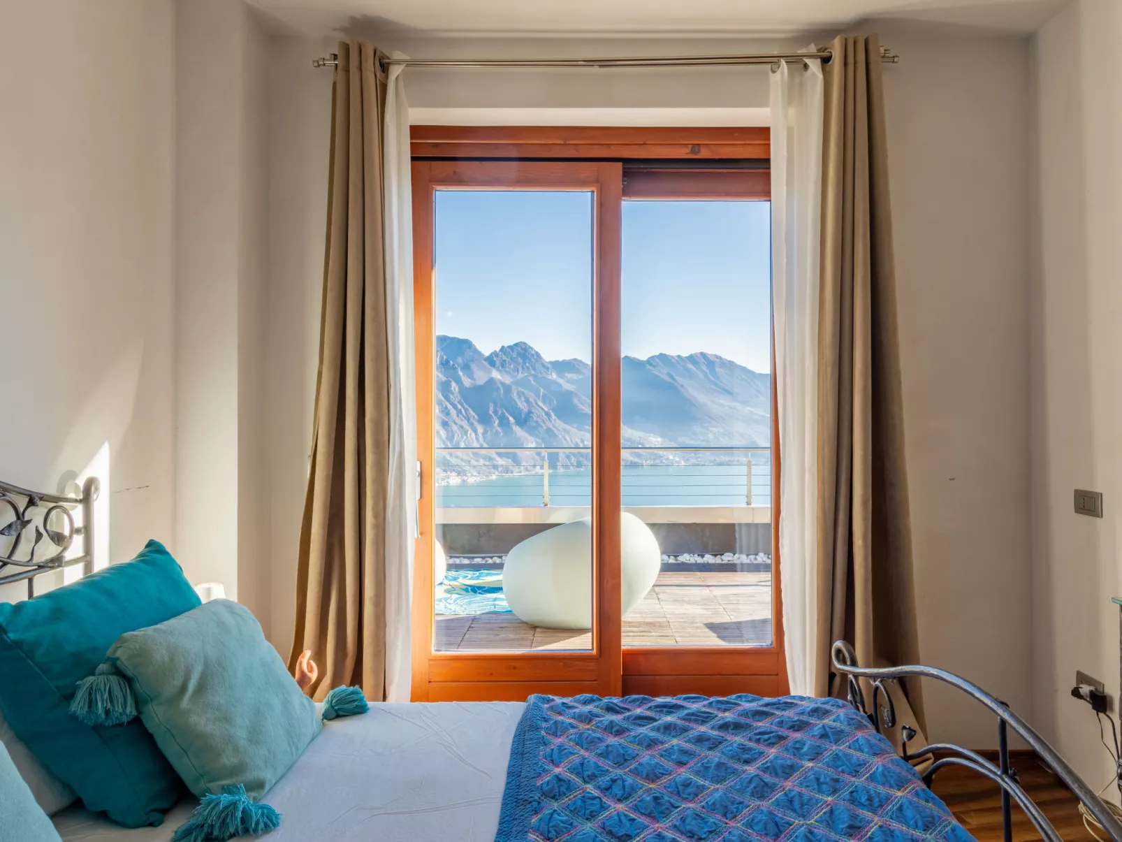 Xino Terrace View-Inside