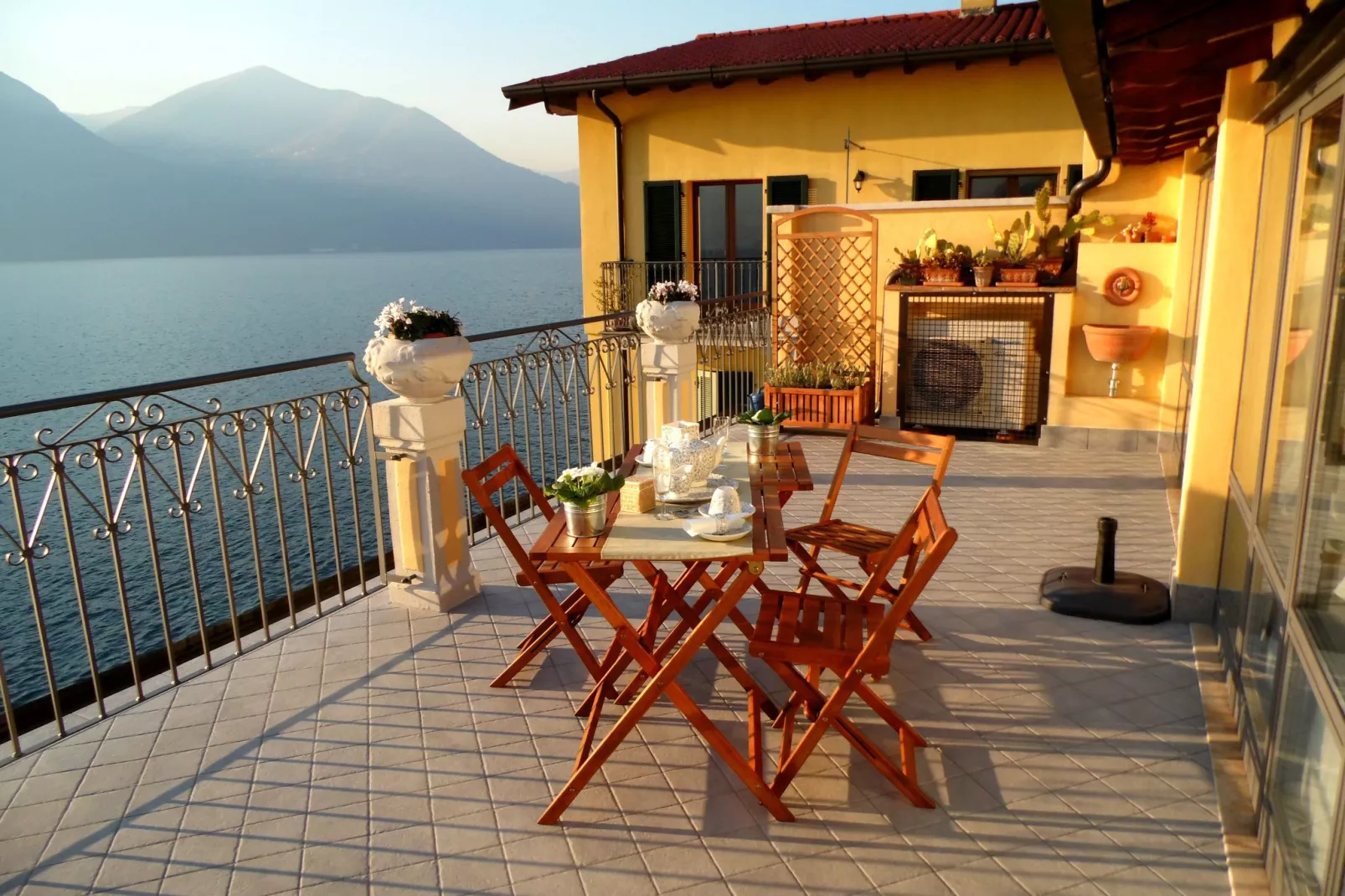 Maison Jaune-Terrassenbalkon