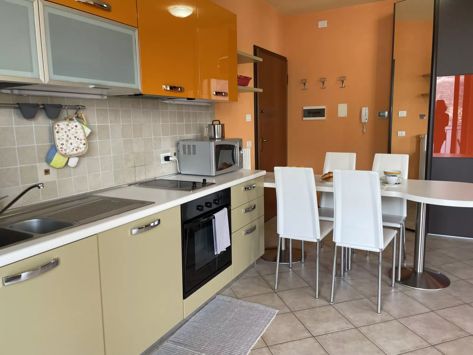 Vista Lago-Inside
