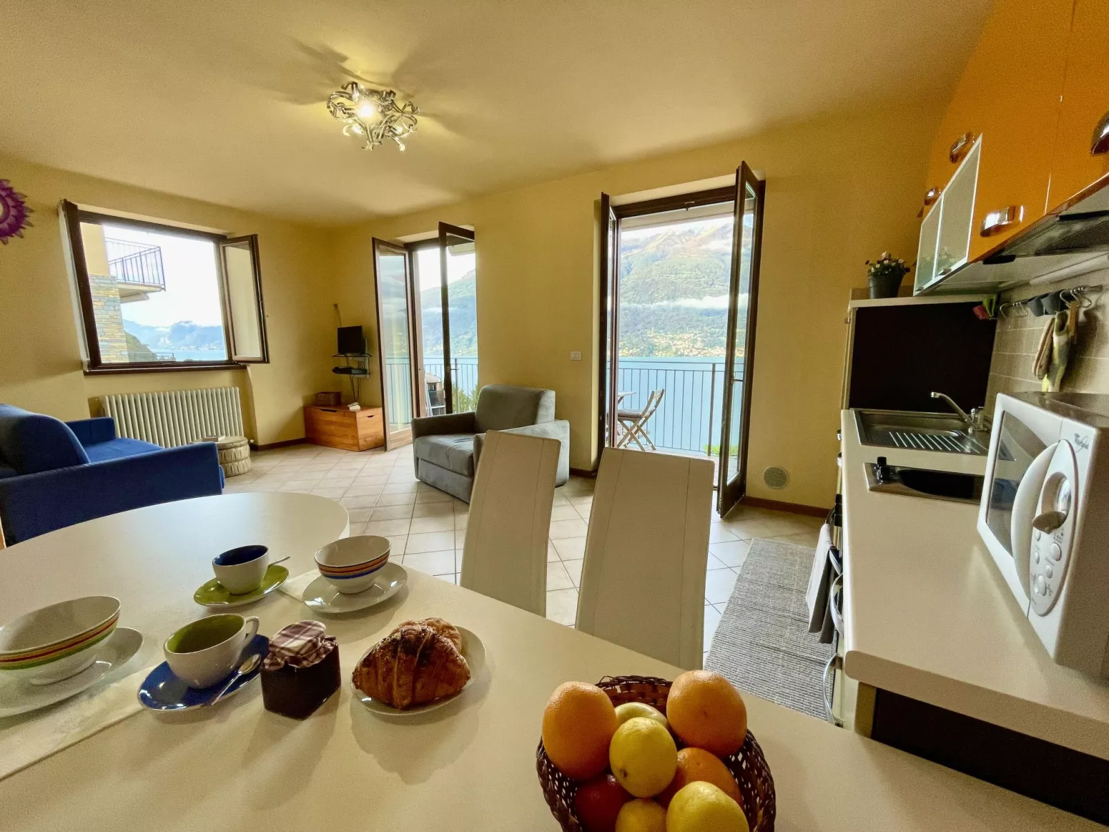 Vista Lago-Inside