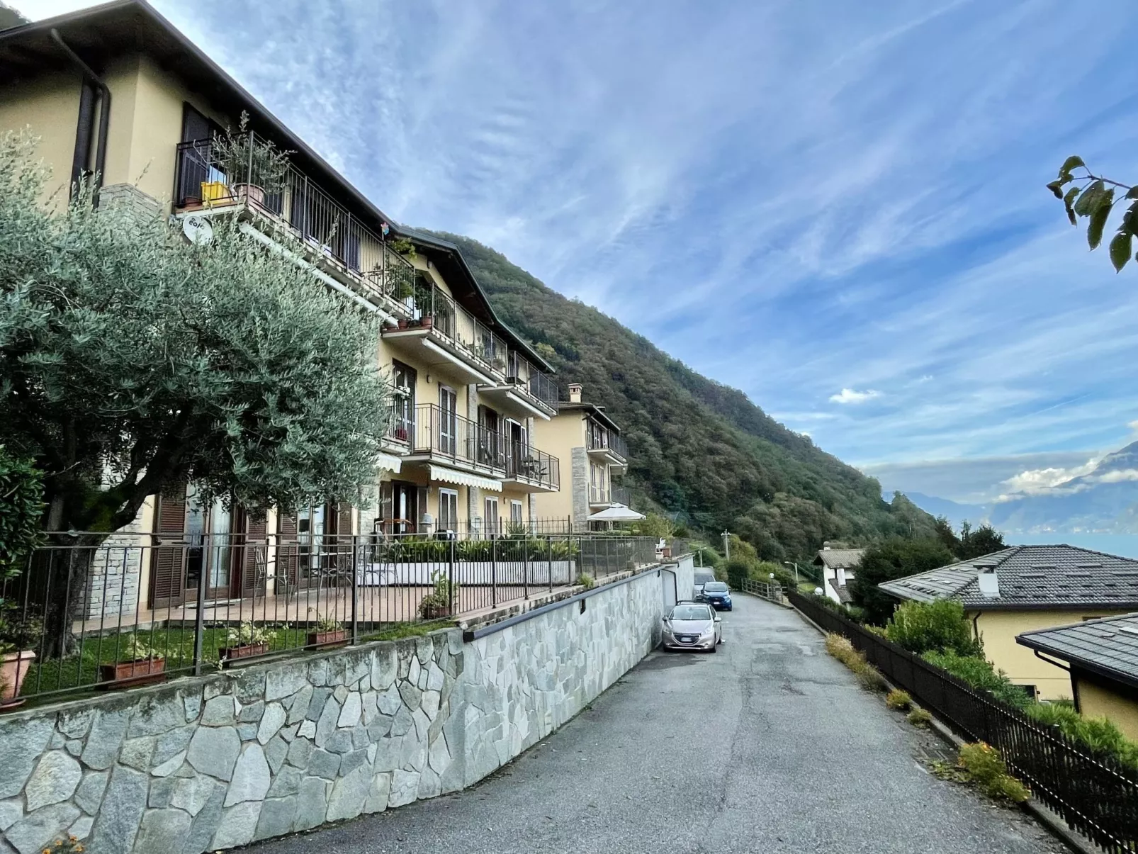 Vista Lago-Outside