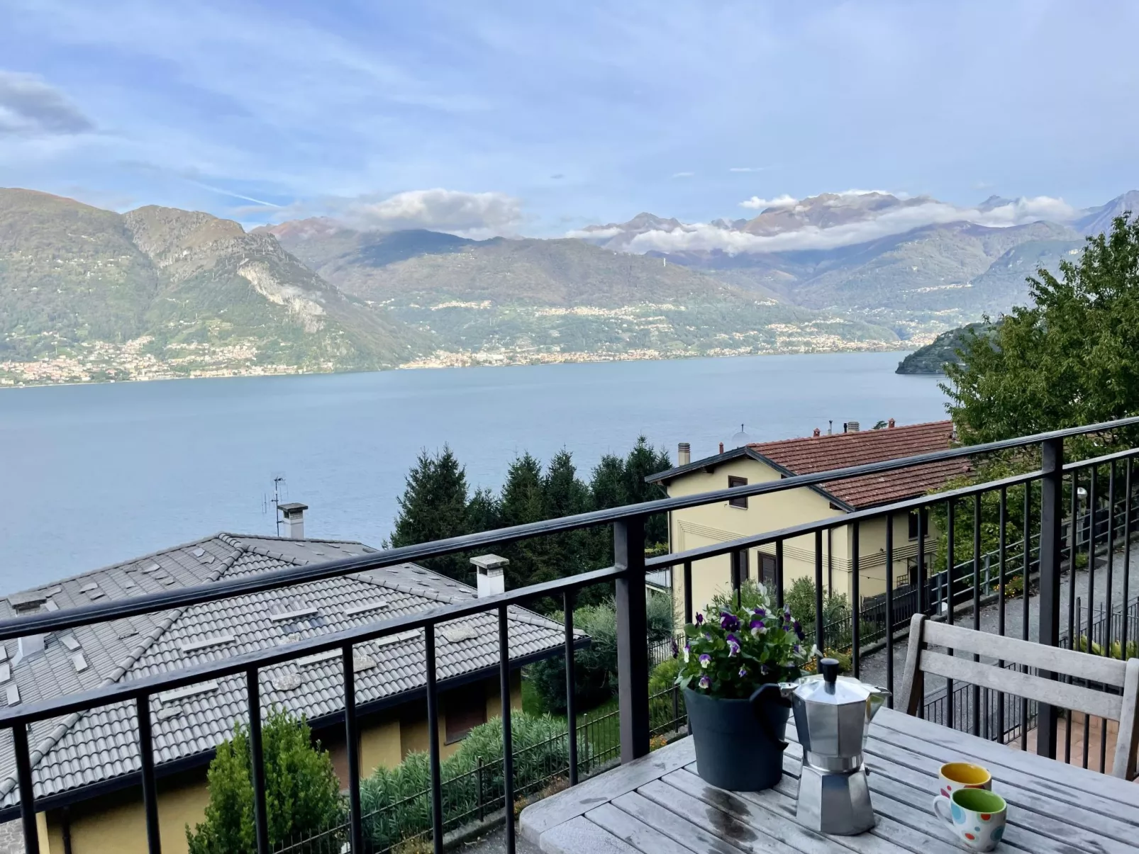 Vista Lago-Outside