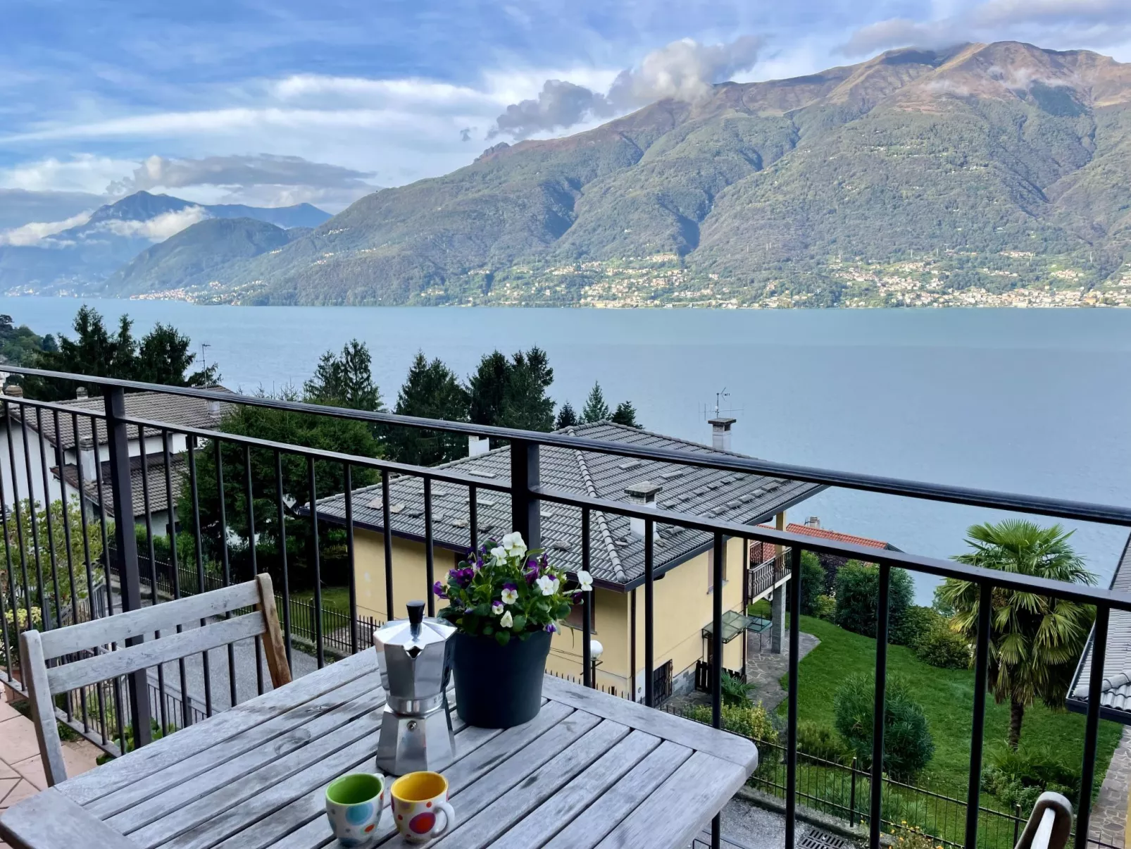 Vista Lago-Outside
