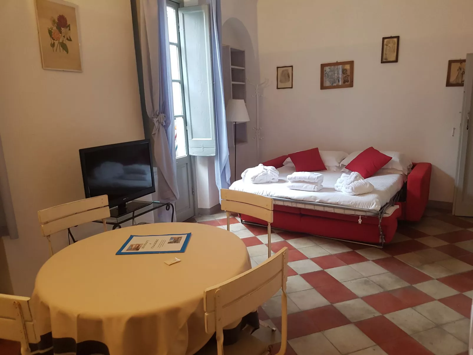 Isotta (FLG206)-Inside