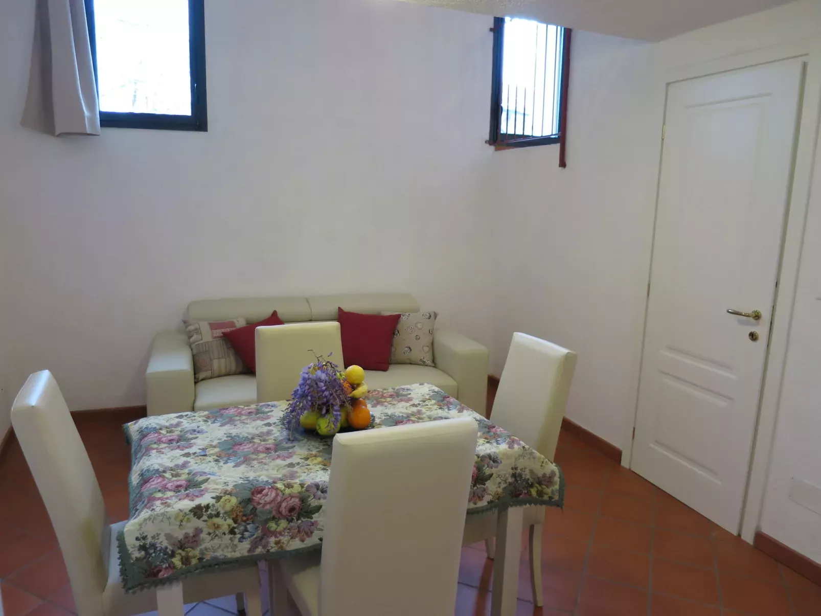 Maria Luisa (DOL286)-Inside