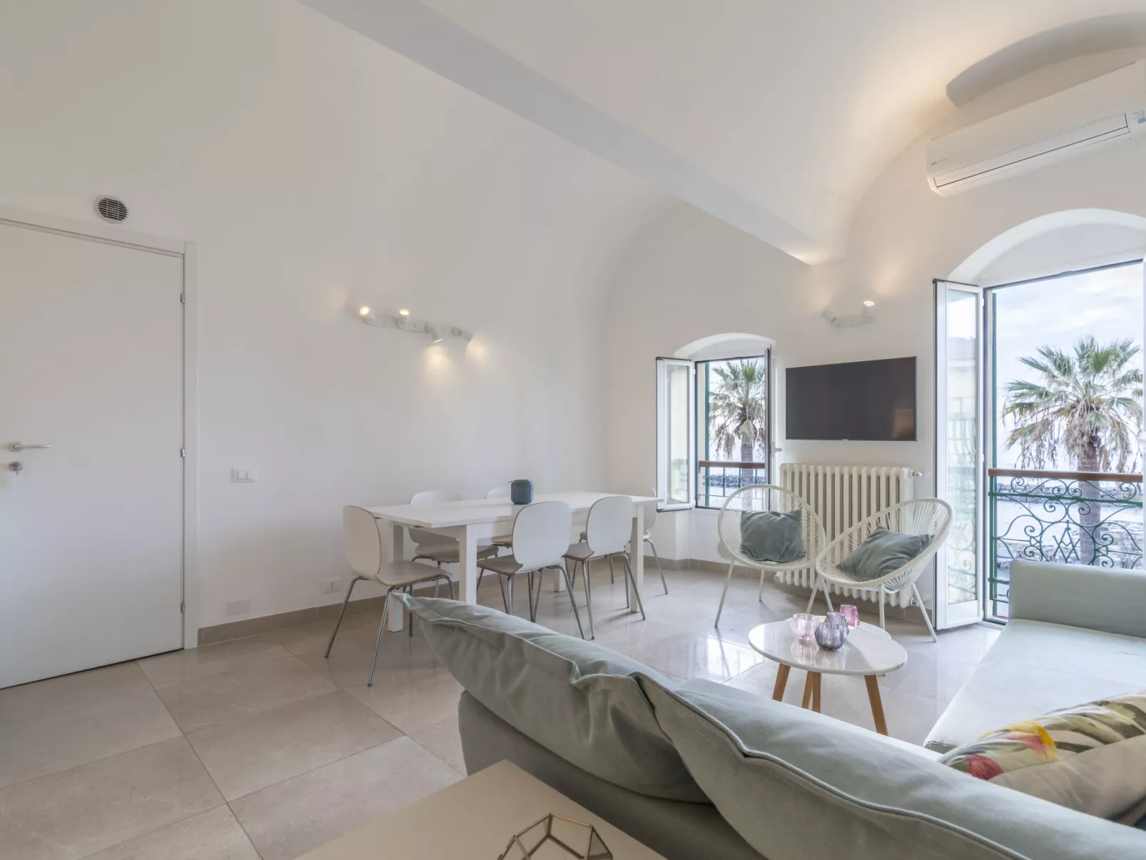 Terrazza Riva-Inside