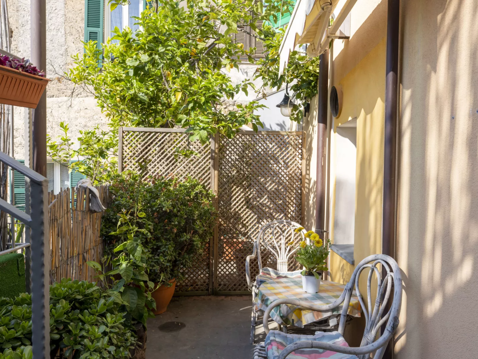 Cantina-Outside