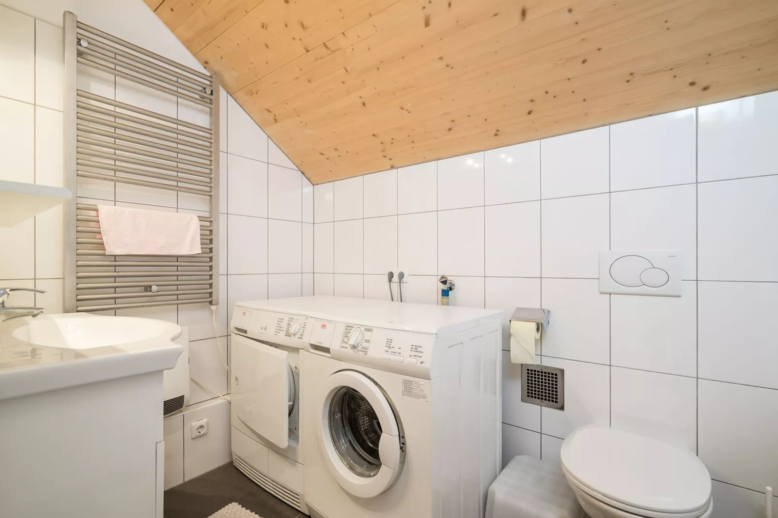 Chalet Almdorf 8-Bathroom
