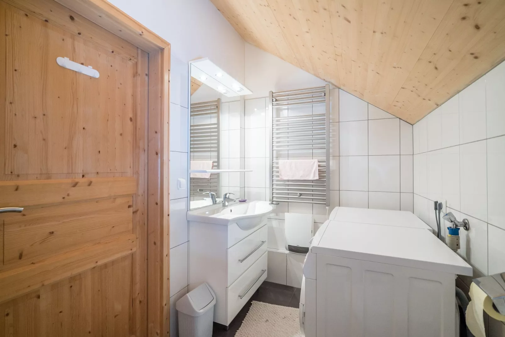 Chalet Almdorf 8-Bathroom