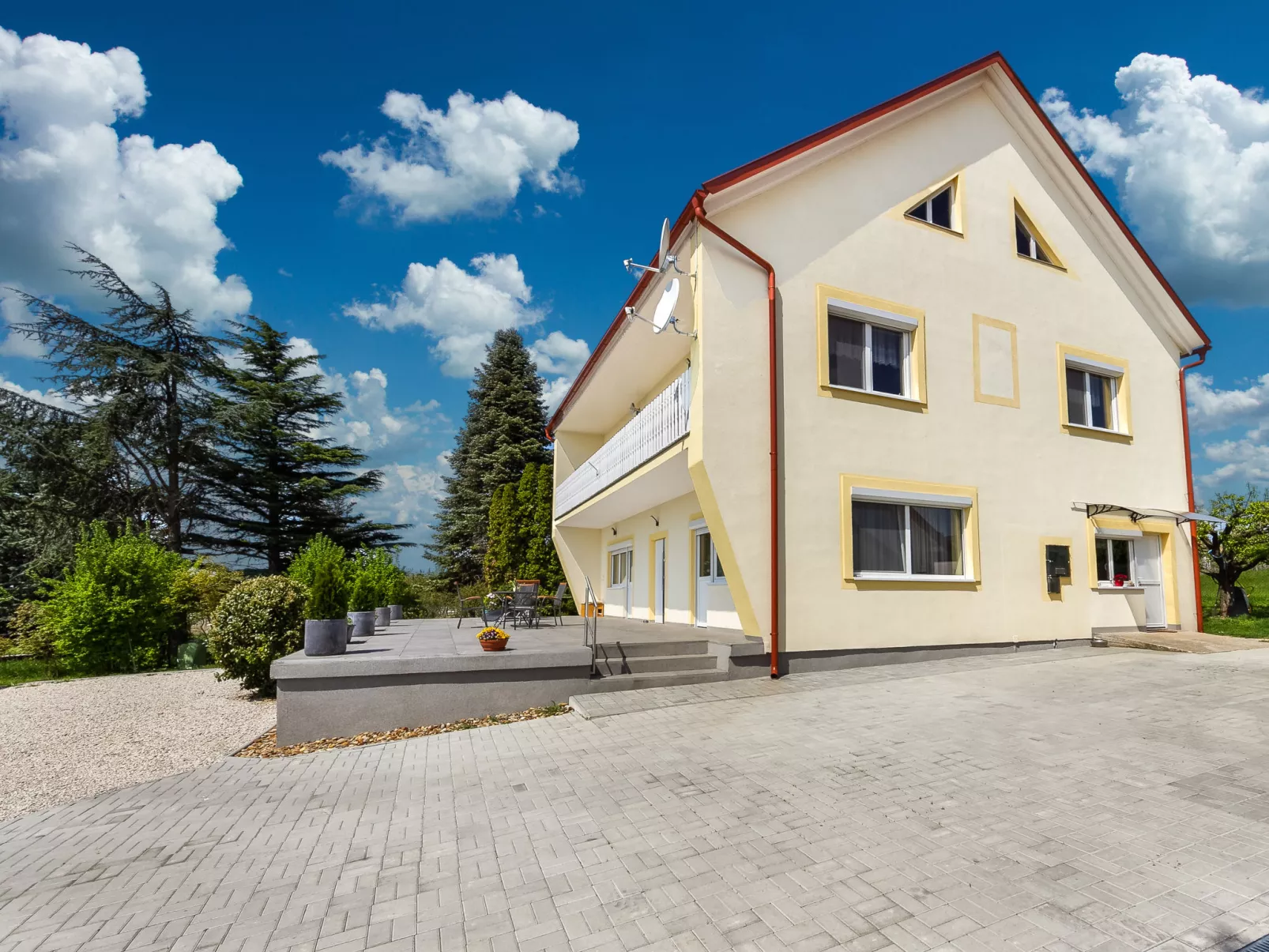 Cserszeg-Outside