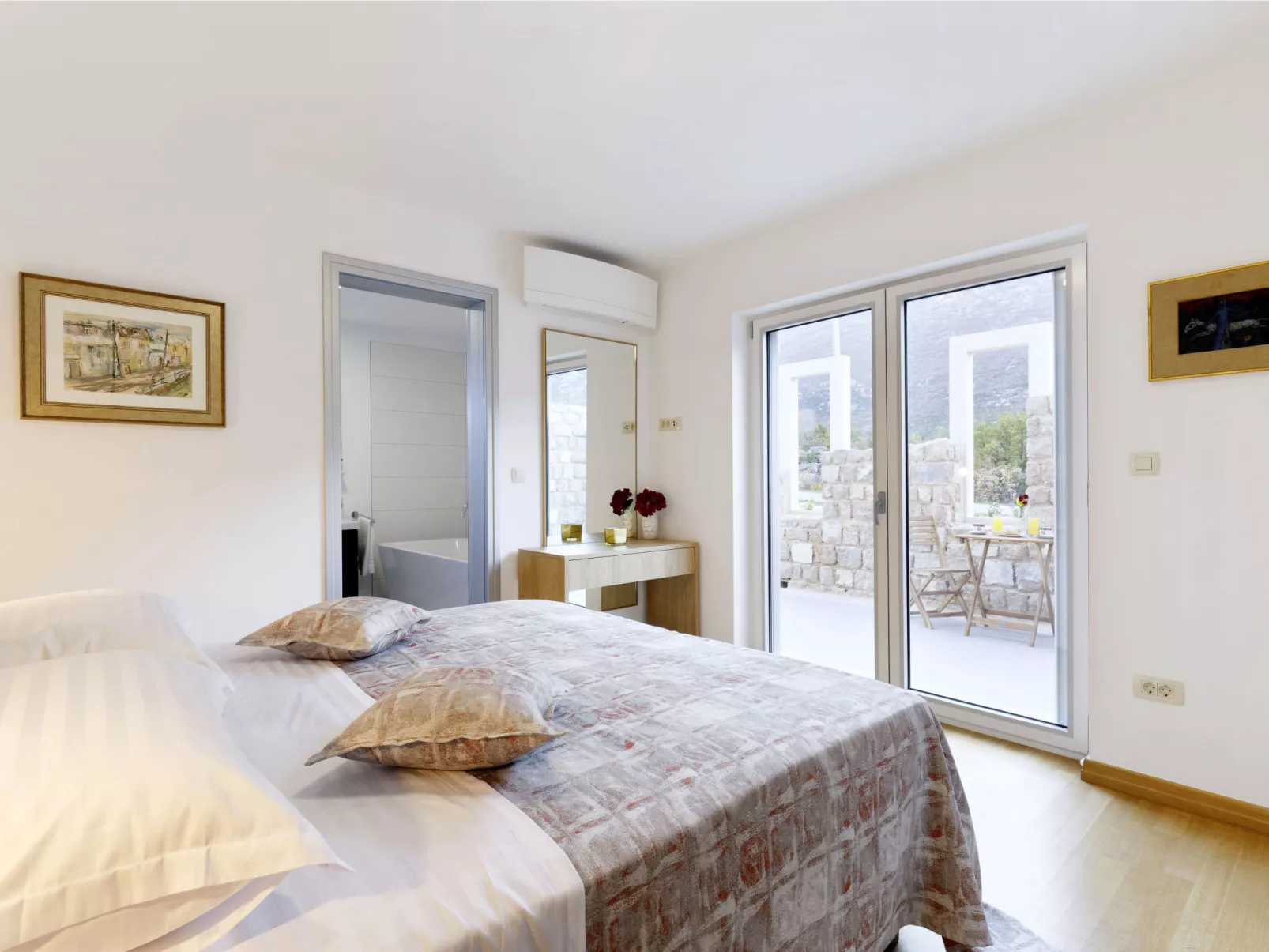 Villa Jure-Inside