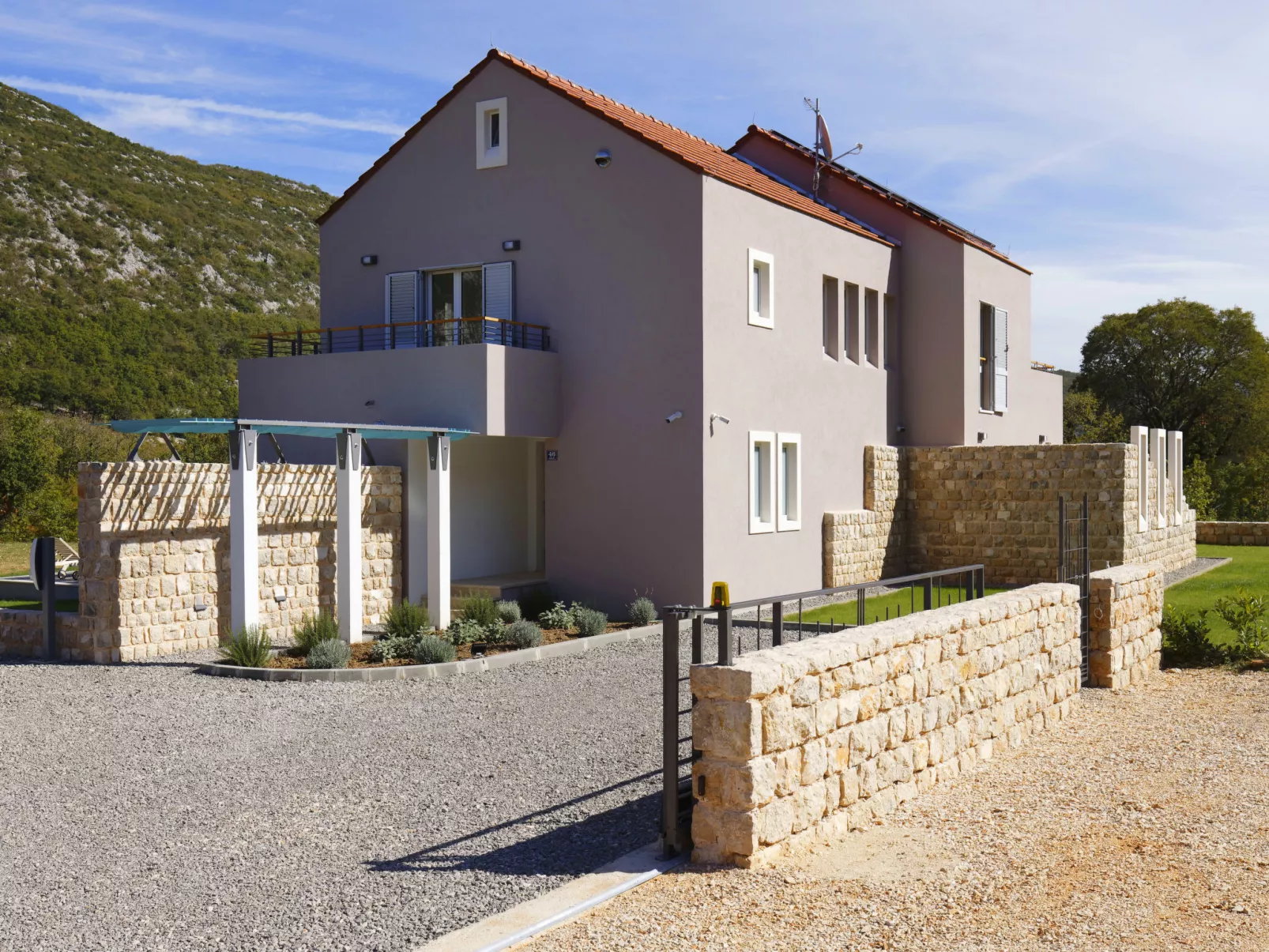 Villa Jure-Outside