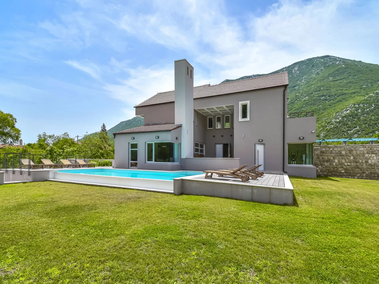 Villa Jure-Outside