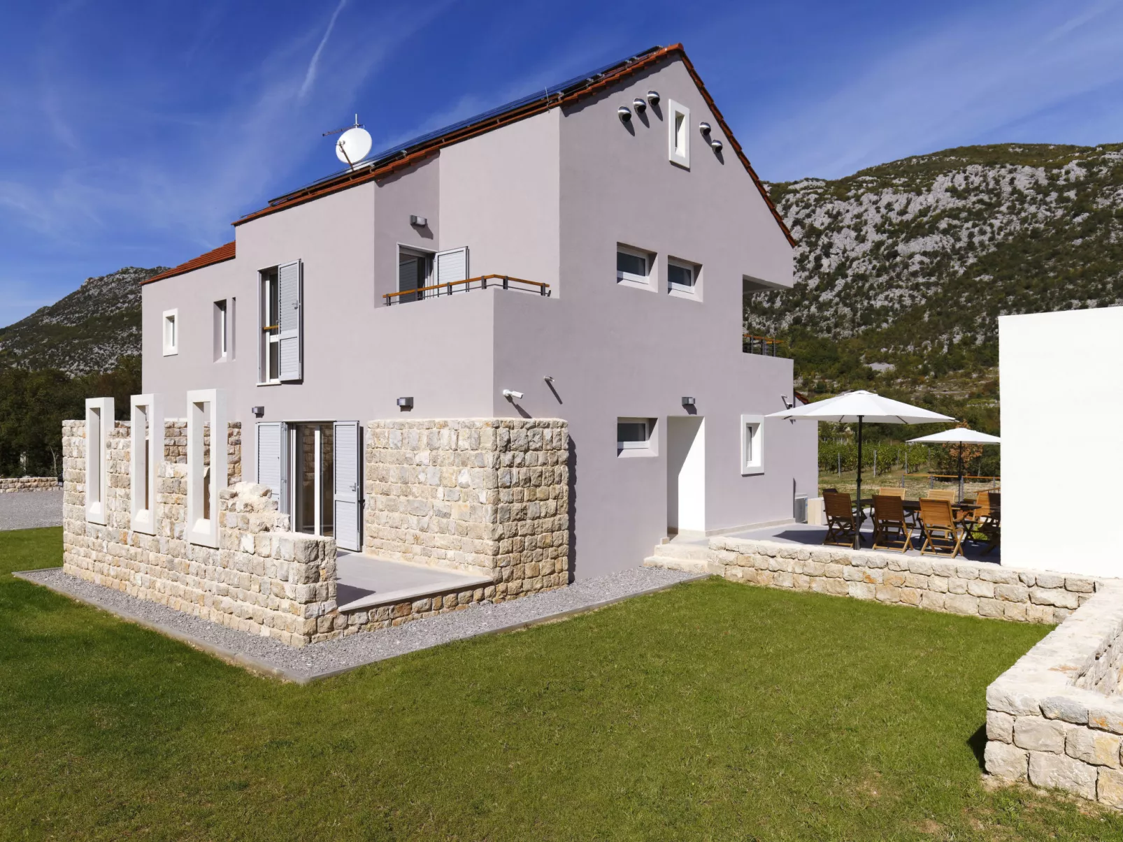 Villa Jure-Outside